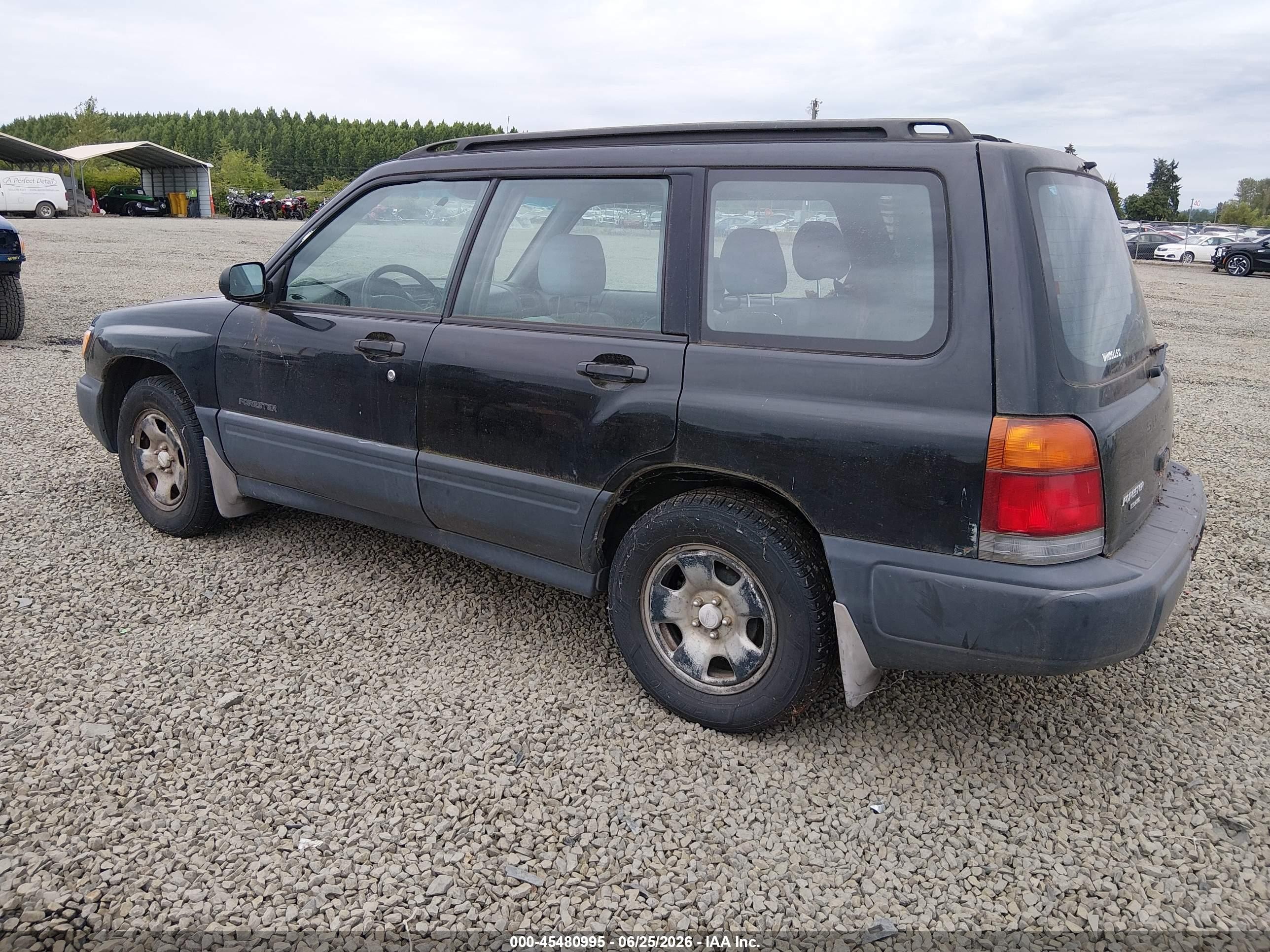 1999 Subaru Forester L Black vin: JF1SF6356XG741021
