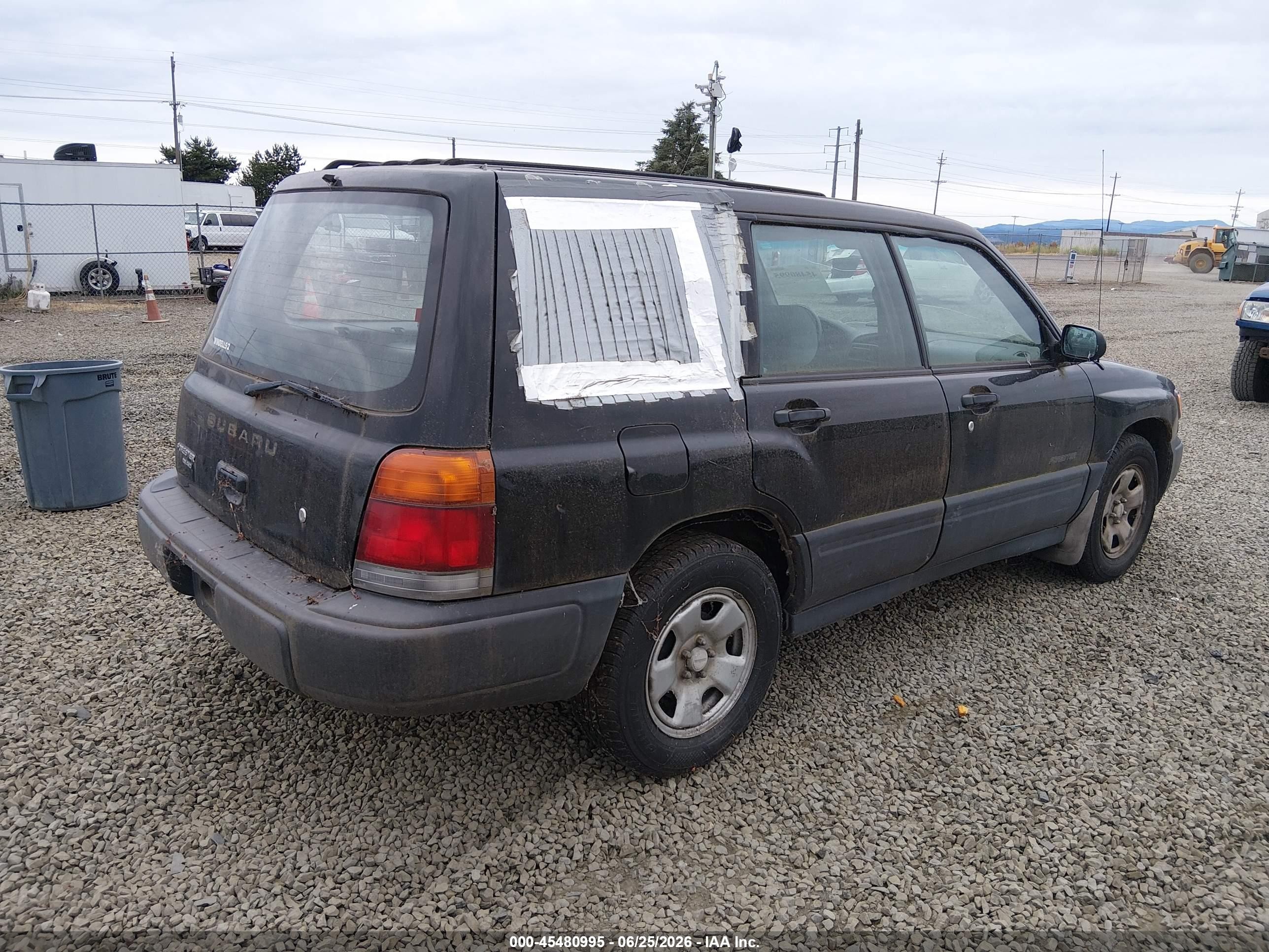 1999 Subaru Forester L Black vin: JF1SF6356XG741021