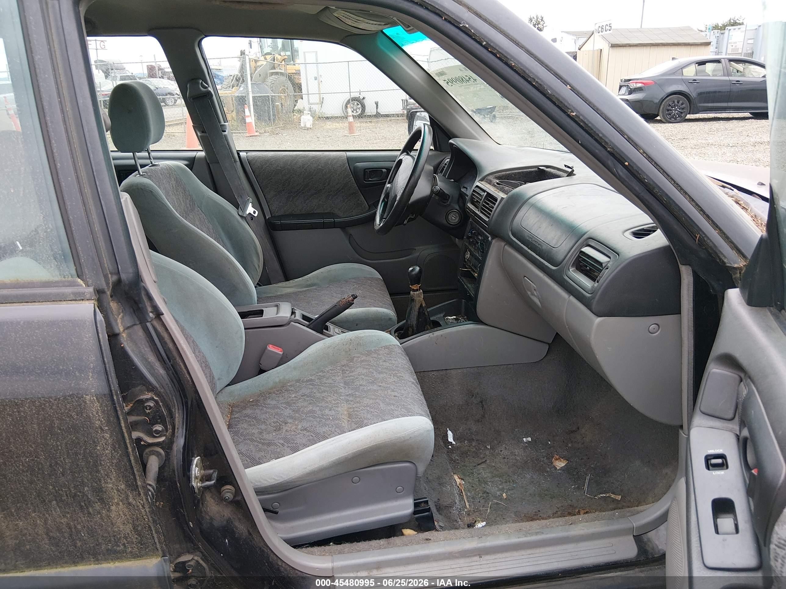 1999 Subaru Forester L Black vin: JF1SF6356XG741021