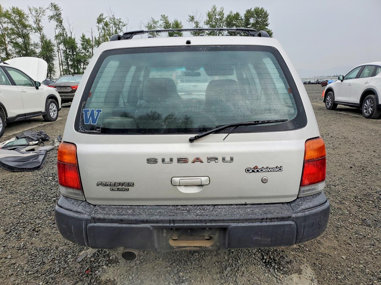 1999 Subaru Forester L Silver vin: JF1SF6356XH703489