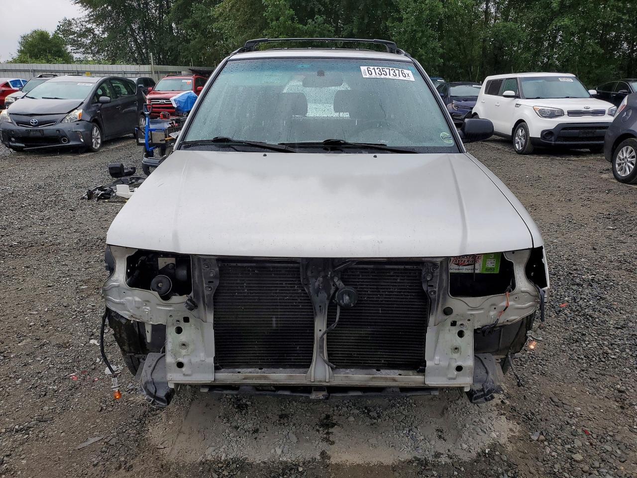 1999 Subaru Forester L Silver vin: JF1SF6356XH703489