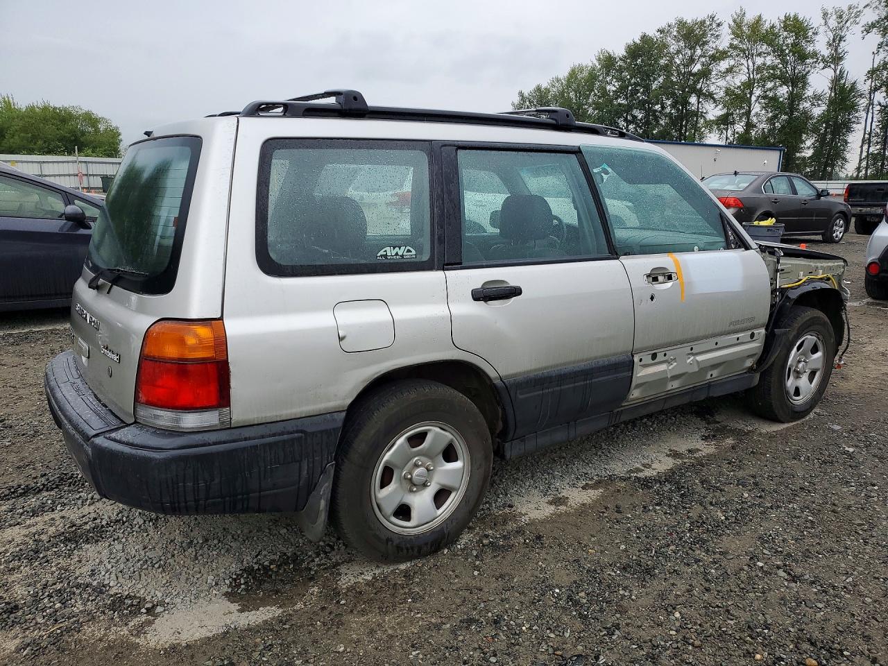 1999 Subaru Forester L Silver vin: JF1SF6356XH703489