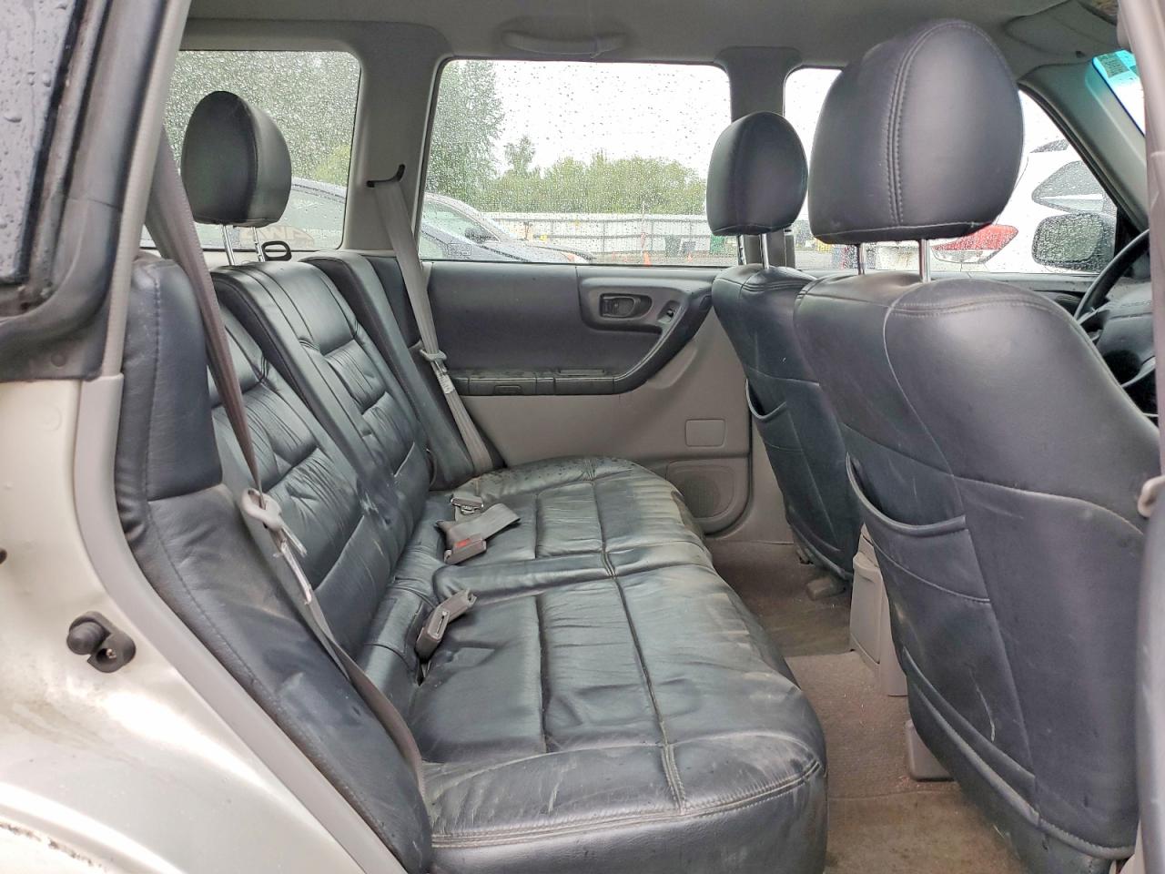 1999 Subaru Forester L Silver vin: JF1SF6356XH703489