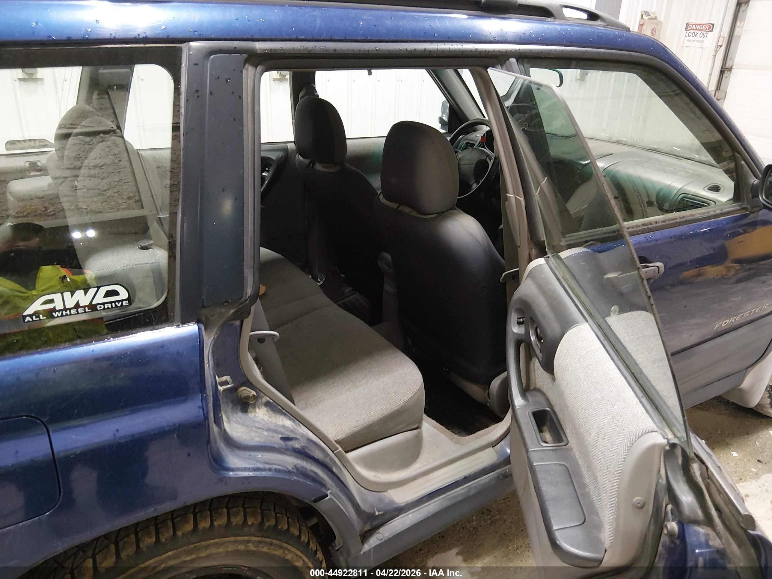 2001 Subaru Forester L Blue vin: JF1SF63571G768073