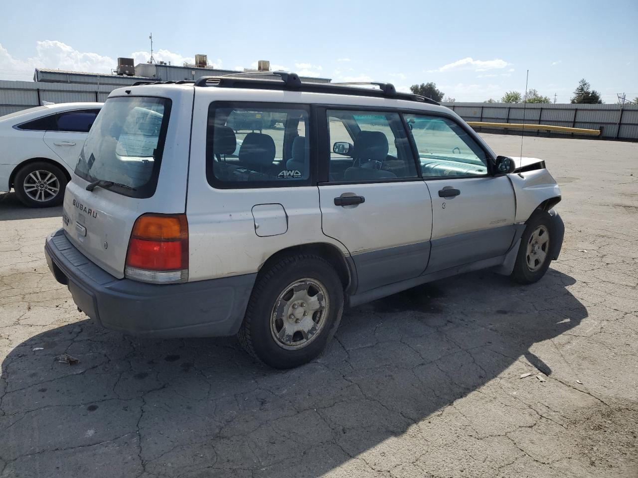 2000 Subaru Forester L Silver vin: JF1SF6357YG719921