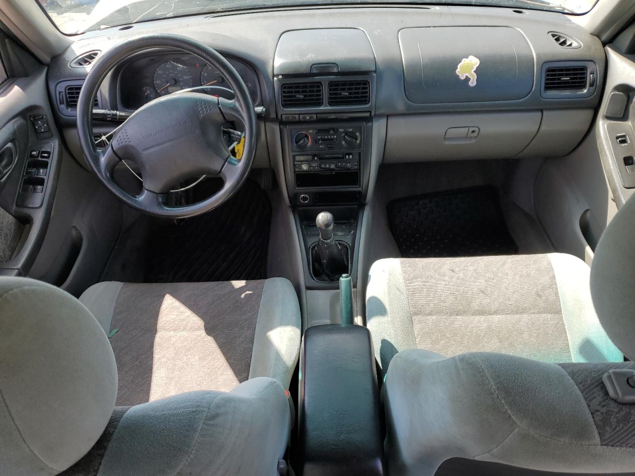 2000 Subaru Forester L Silver vin: JF1SF6357YG719921