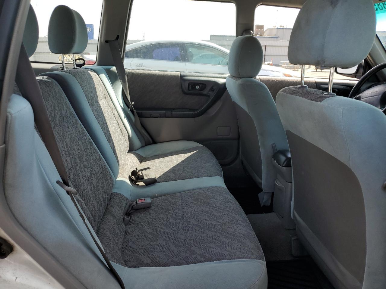 2000 Subaru Forester L Silver vin: JF1SF6357YG719921