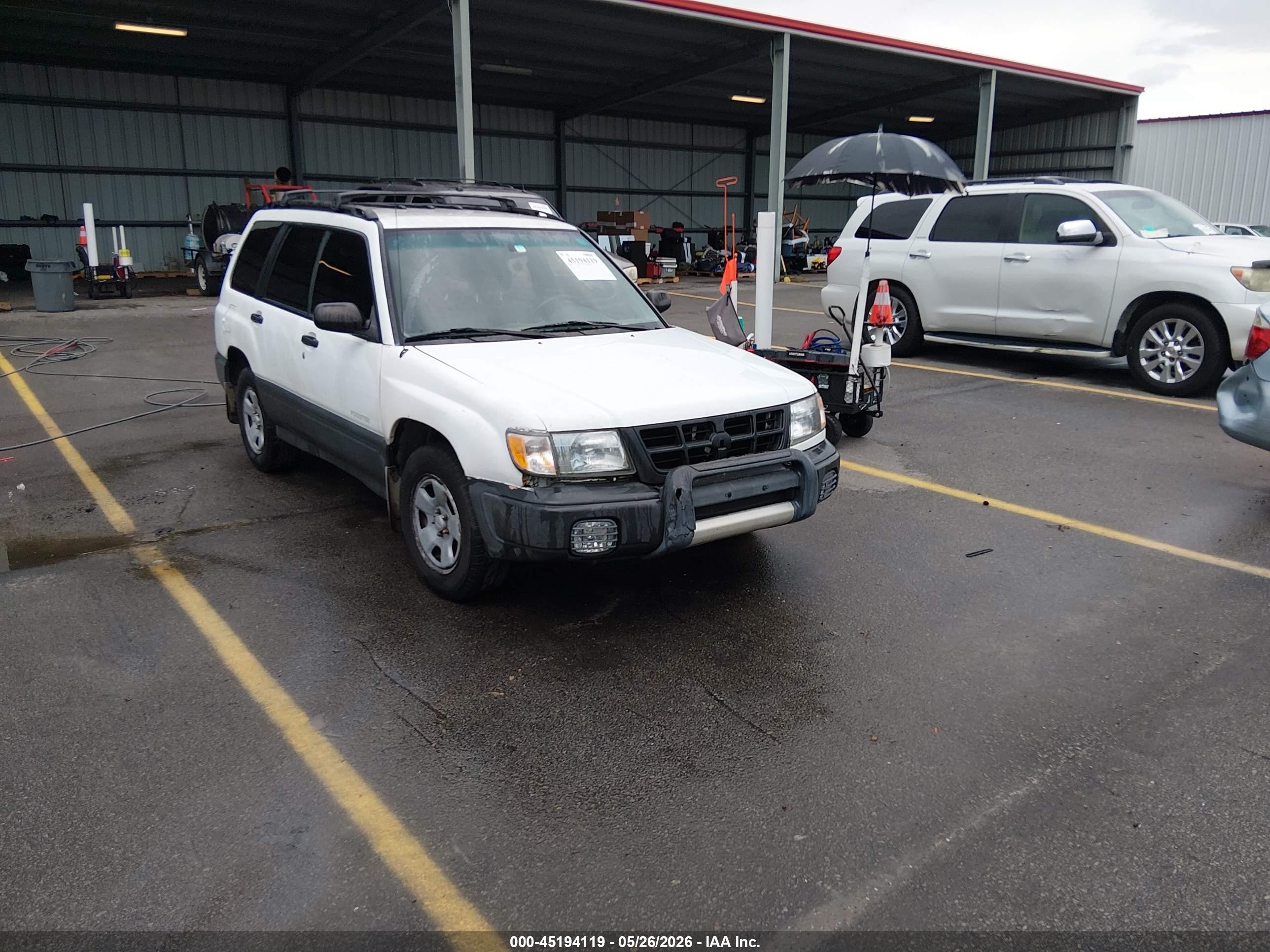 2000 Subaru Forester L White vin: JF1SF6357YH715121