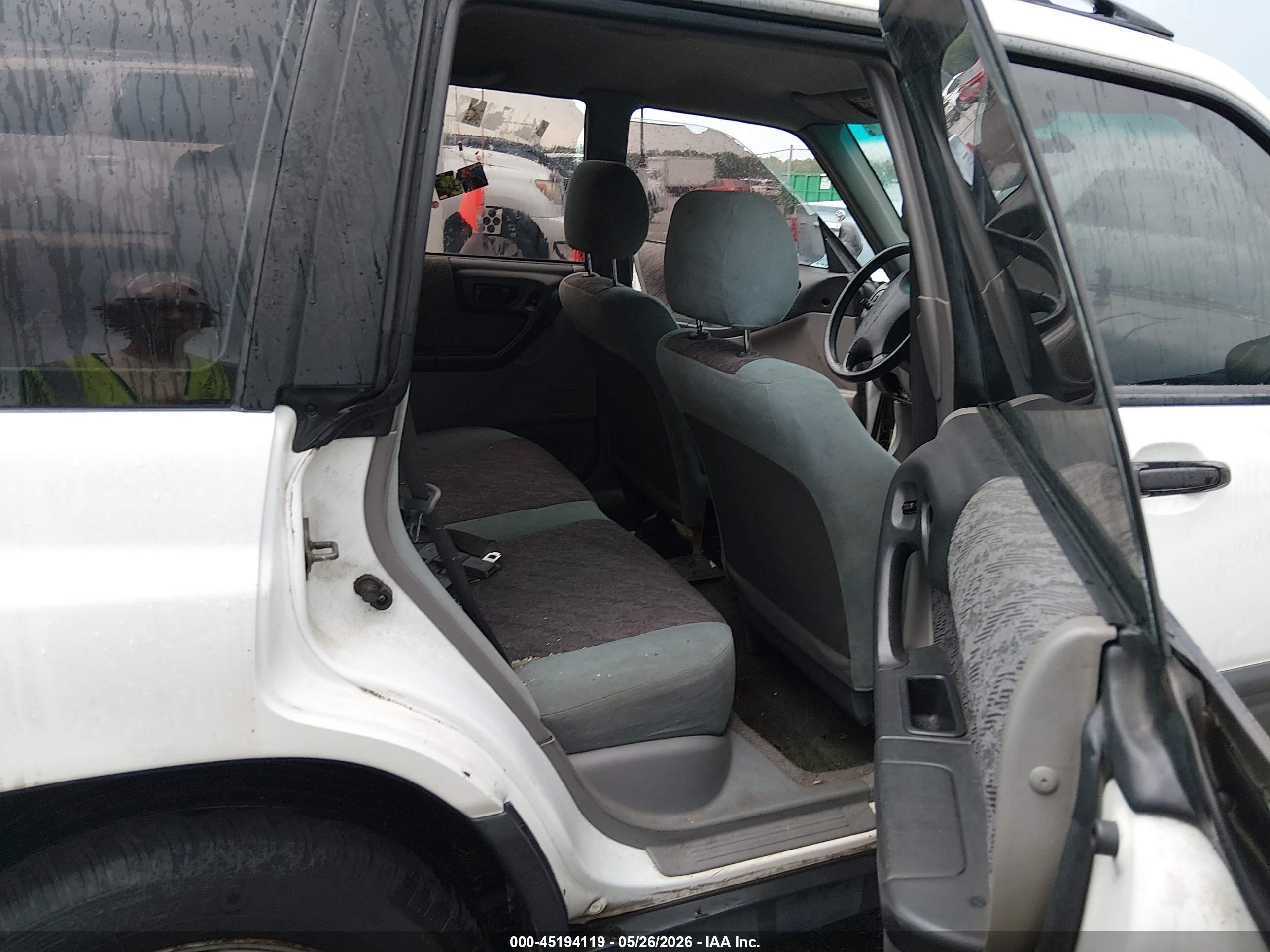 2000 Subaru Forester L White vin: JF1SF6357YH715121