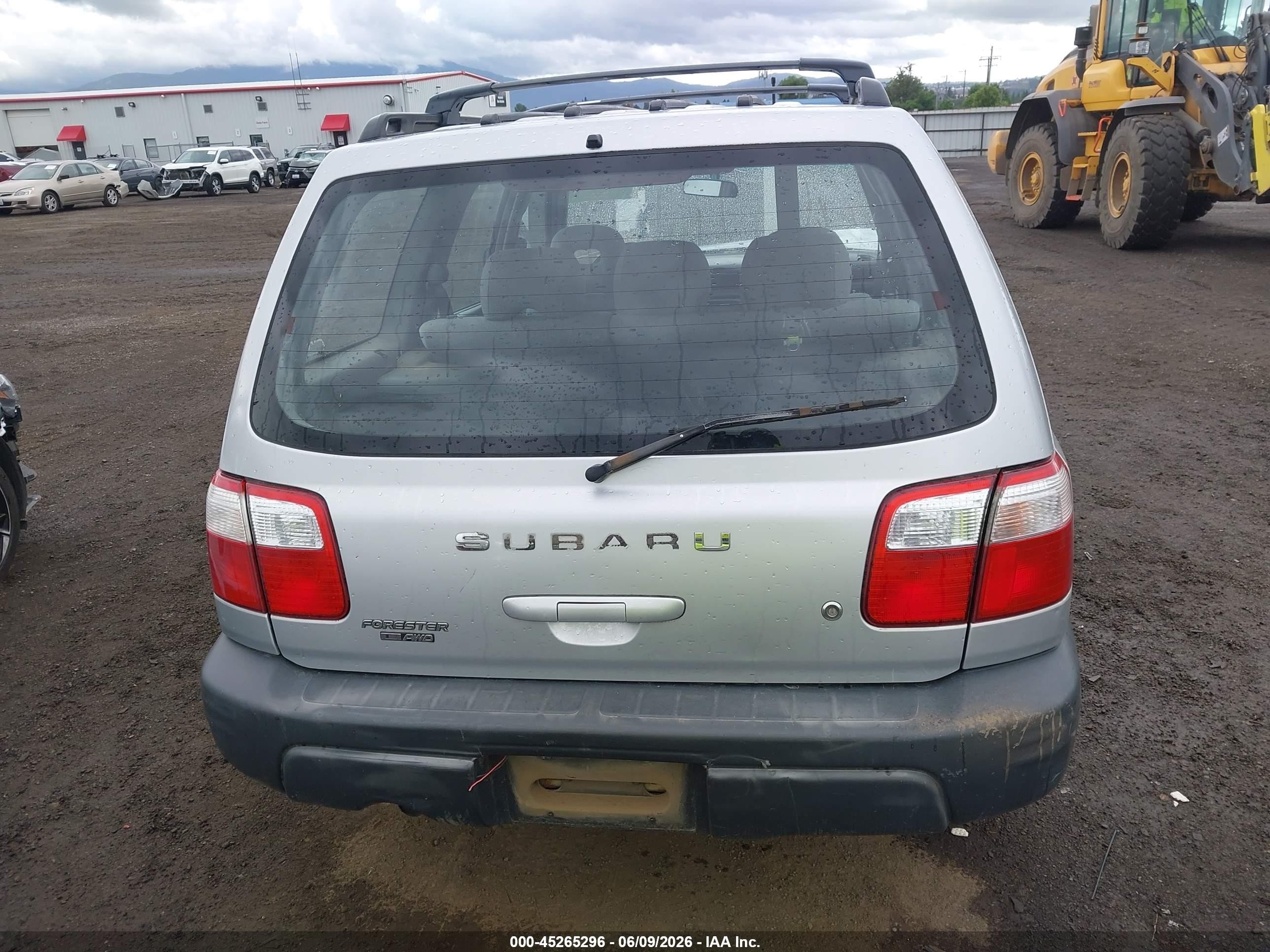 2002 Subaru Forester L Silver vin: JF1SF63592H700966