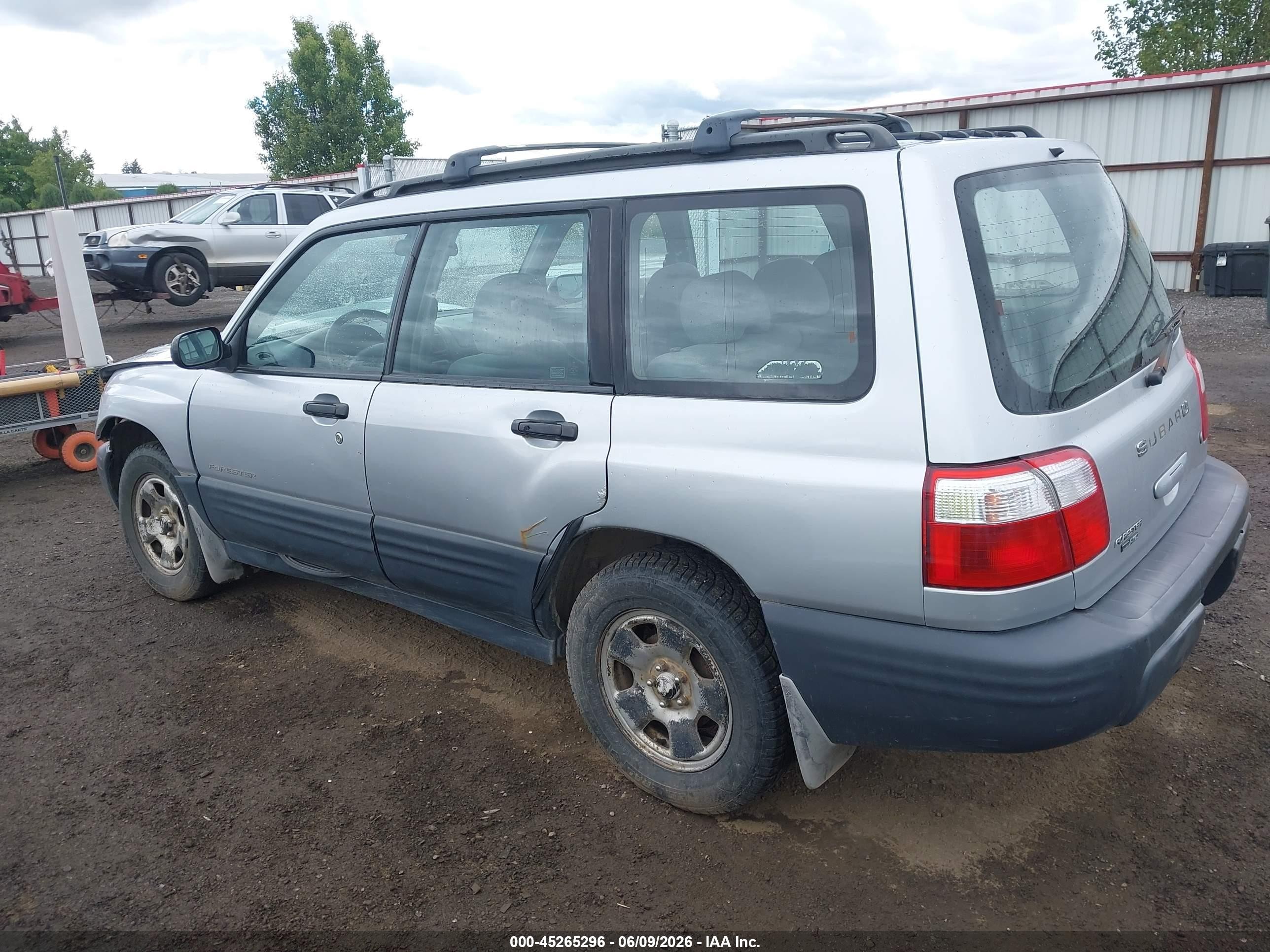 2002 Subaru Forester L Silver vin: JF1SF63592H700966