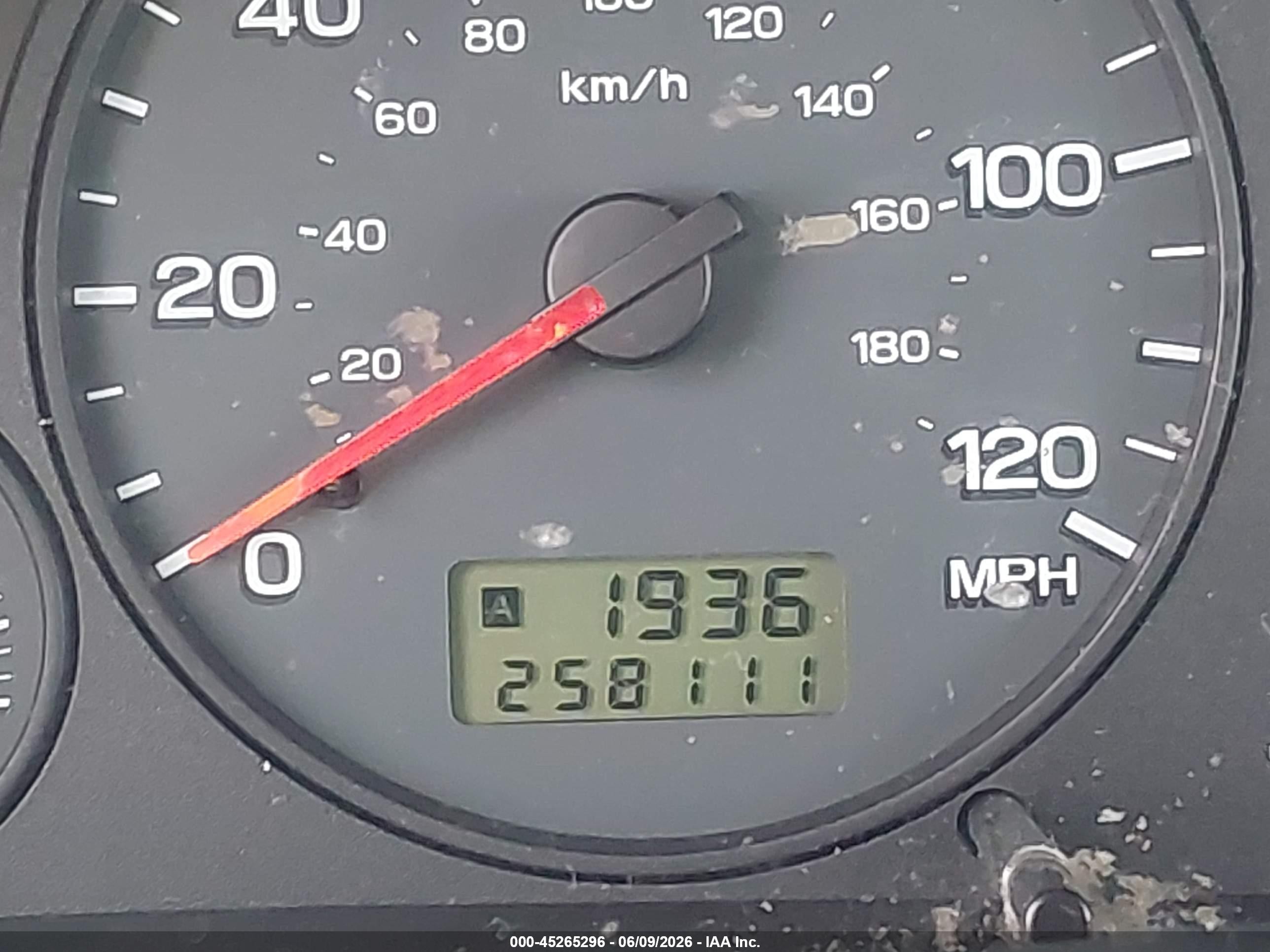 2002 Subaru Forester L Silver vin: JF1SF63592H700966