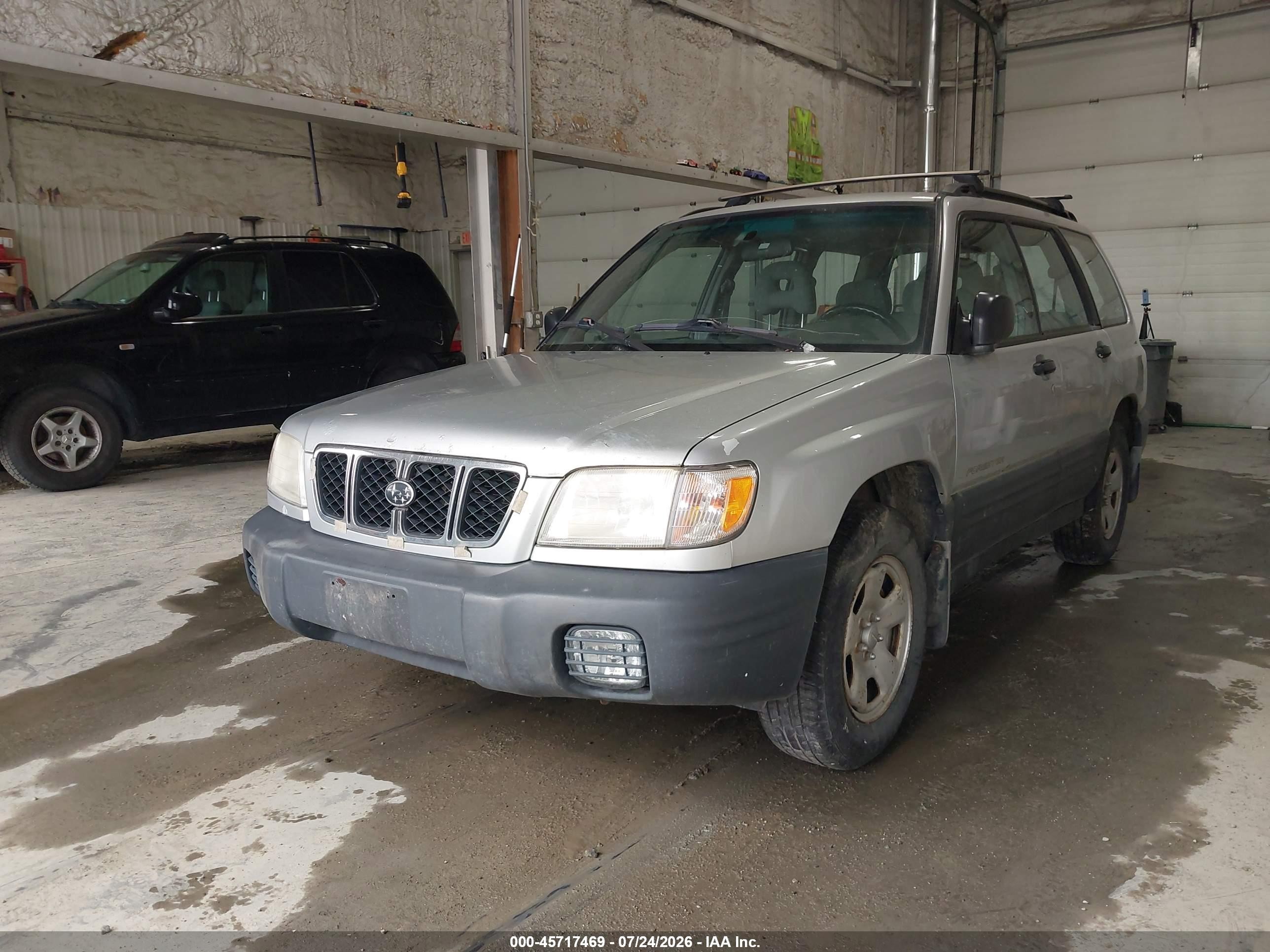 2002 Subaru Forester L Silver vin: JF1SF63592H738584