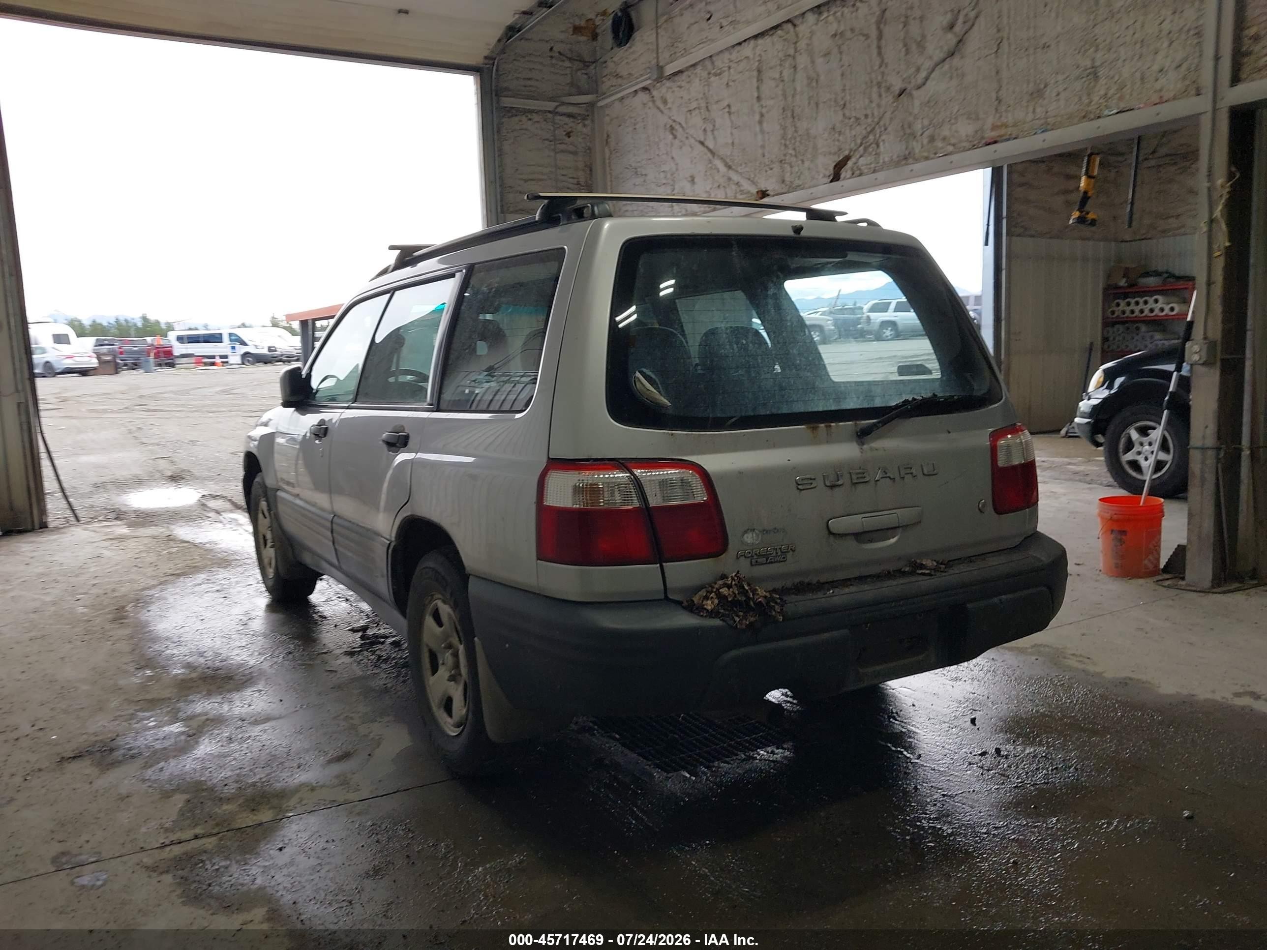 2002 Subaru Forester L Silver vin: JF1SF63592H738584