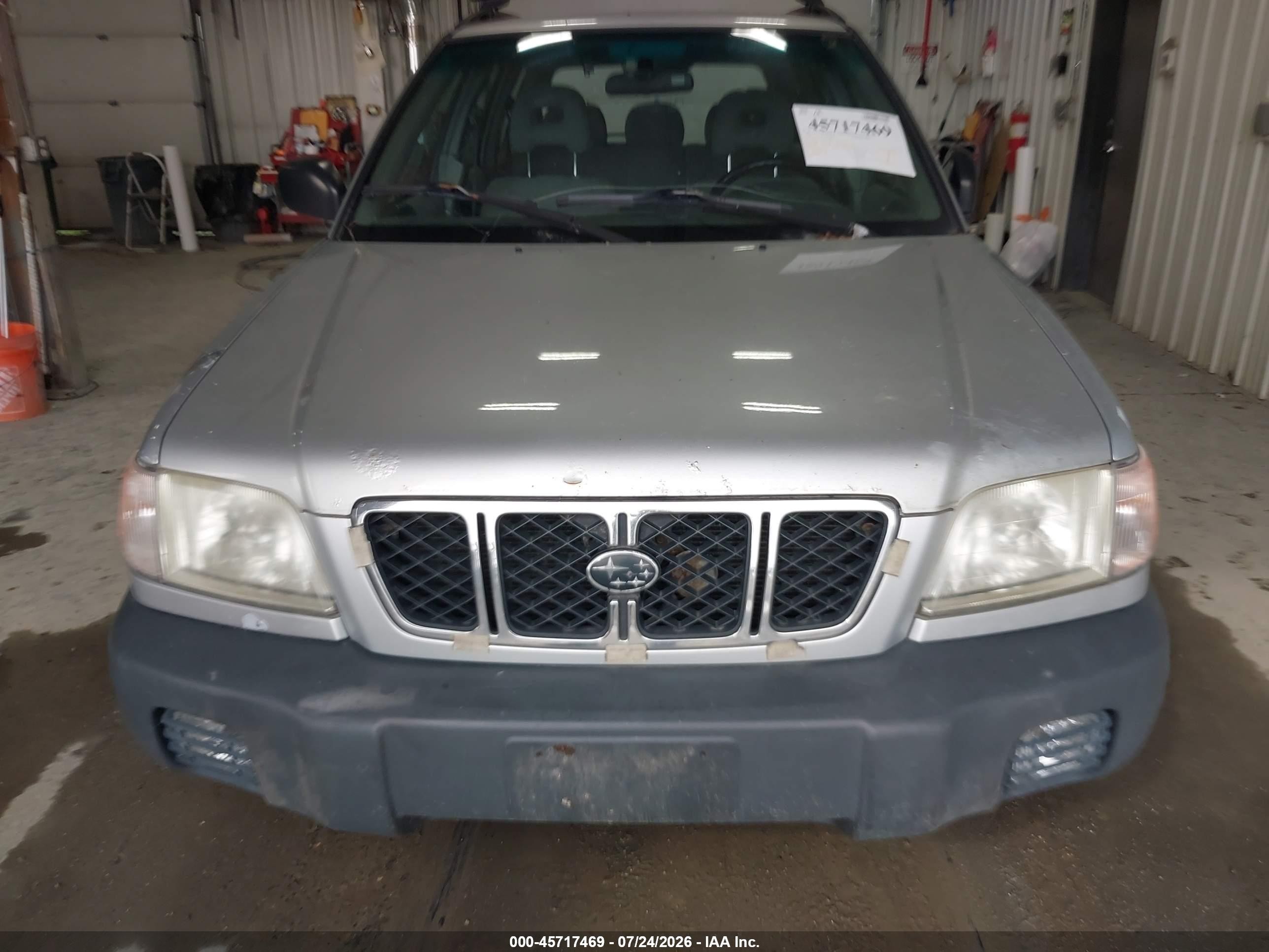 2002 Subaru Forester L Silver vin: JF1SF63592H738584