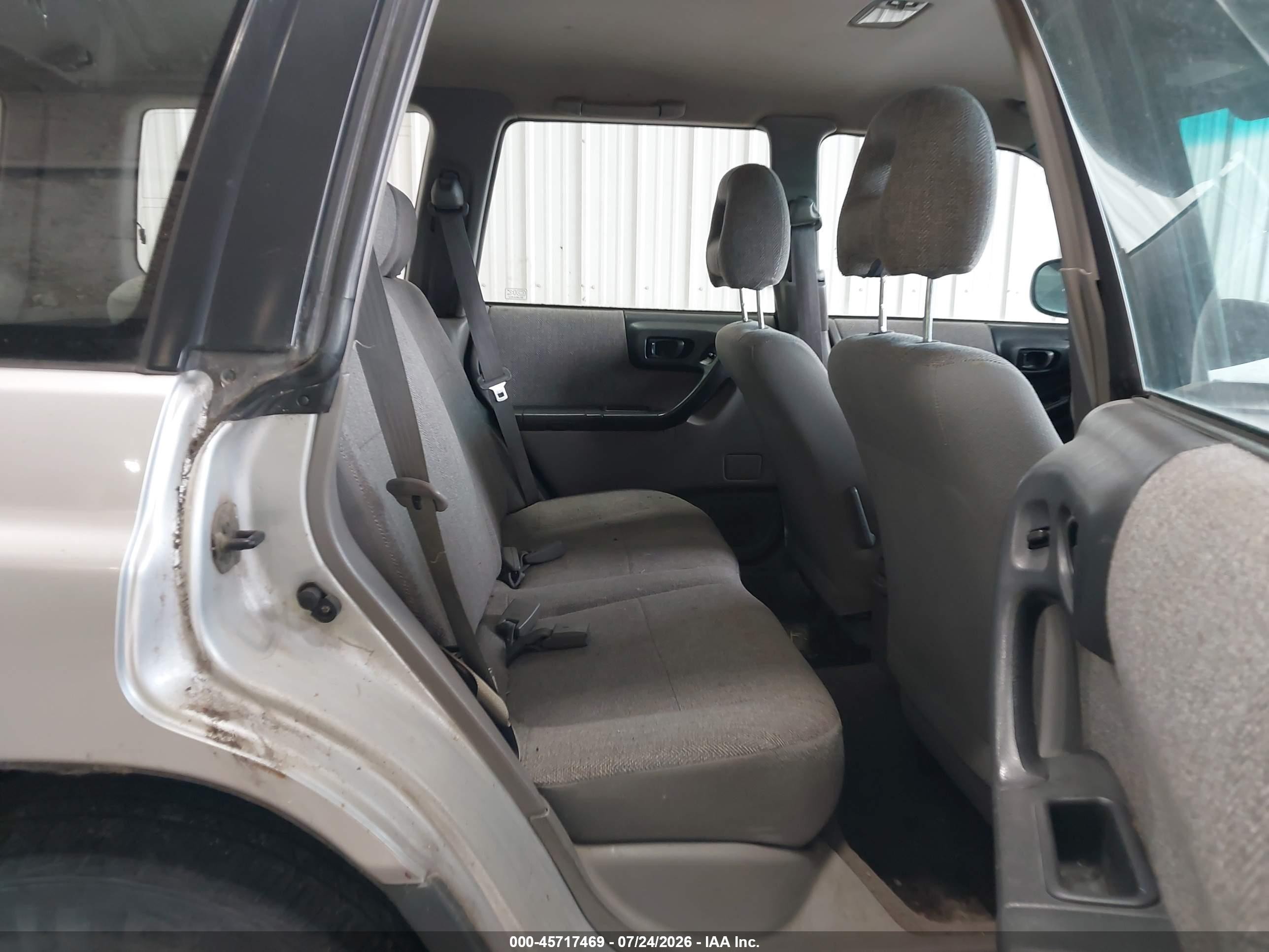 2002 Subaru Forester L Silver vin: JF1SF63592H738584