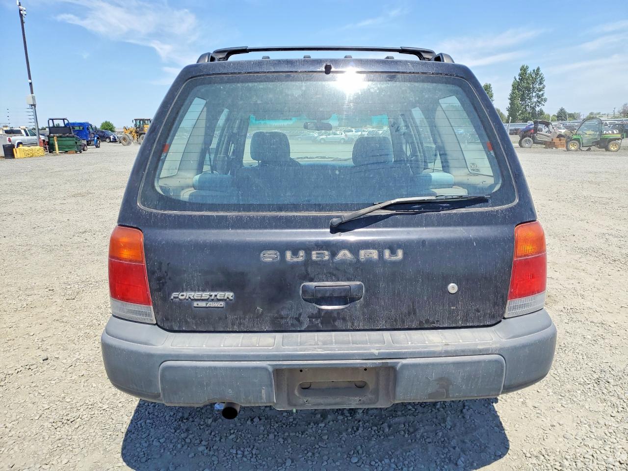 1998 Subaru Forester L Black vin: JF1SF6359WG781561