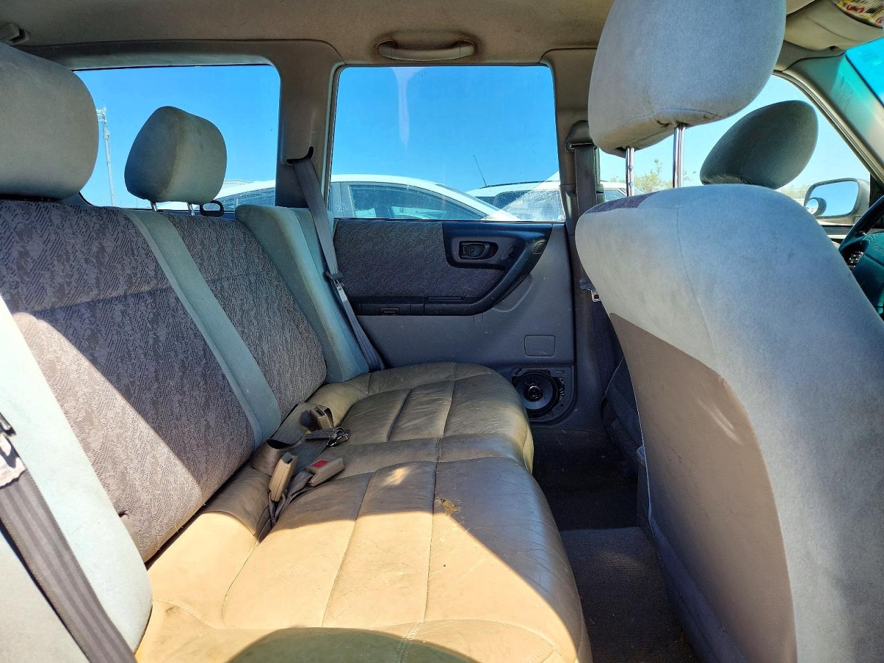 2000 Subaru Forester L Серебряный vin: JF1SF6359YH727514