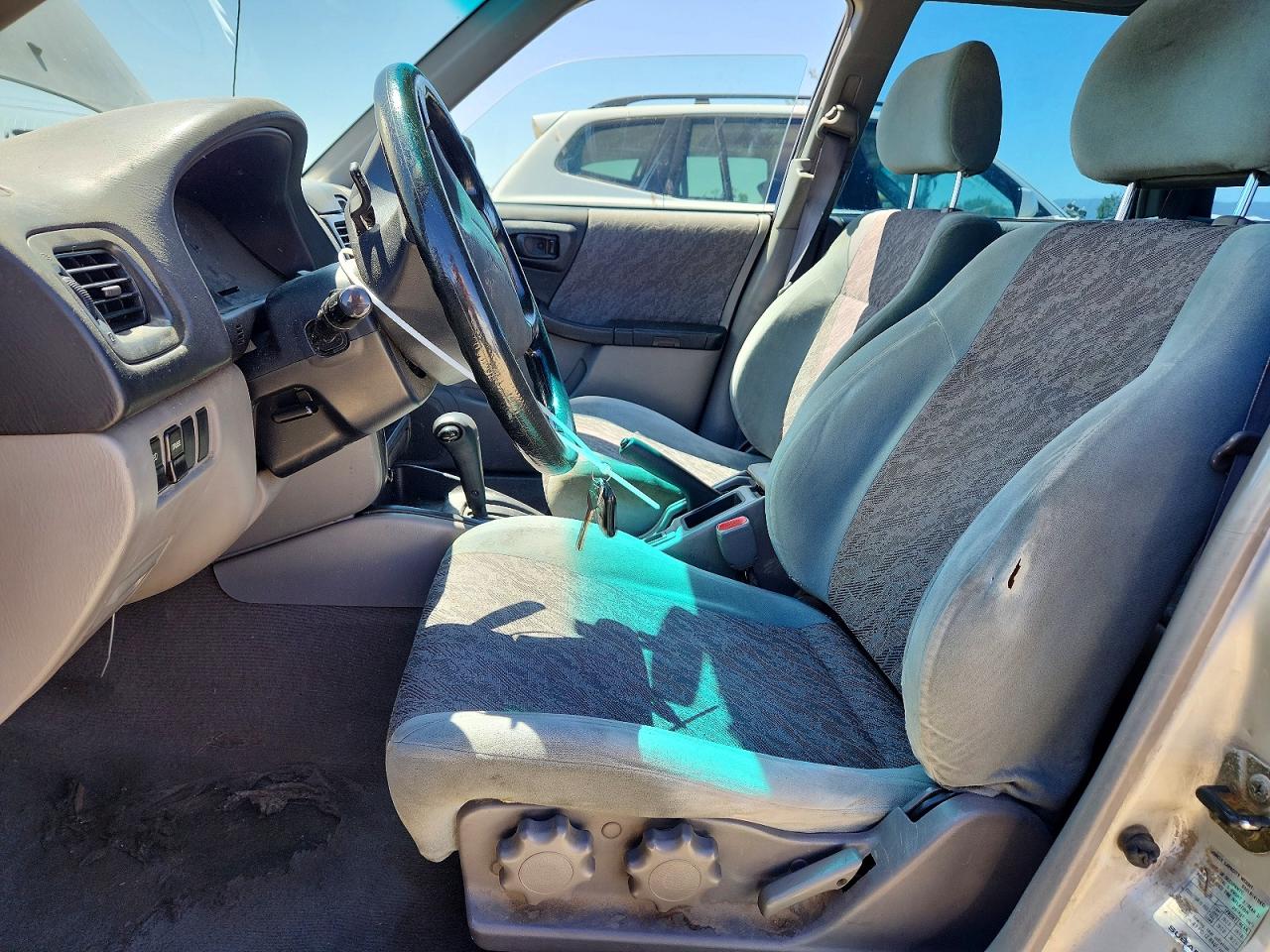 2000 Subaru Forester L Серебряный vin: JF1SF6359YH727514