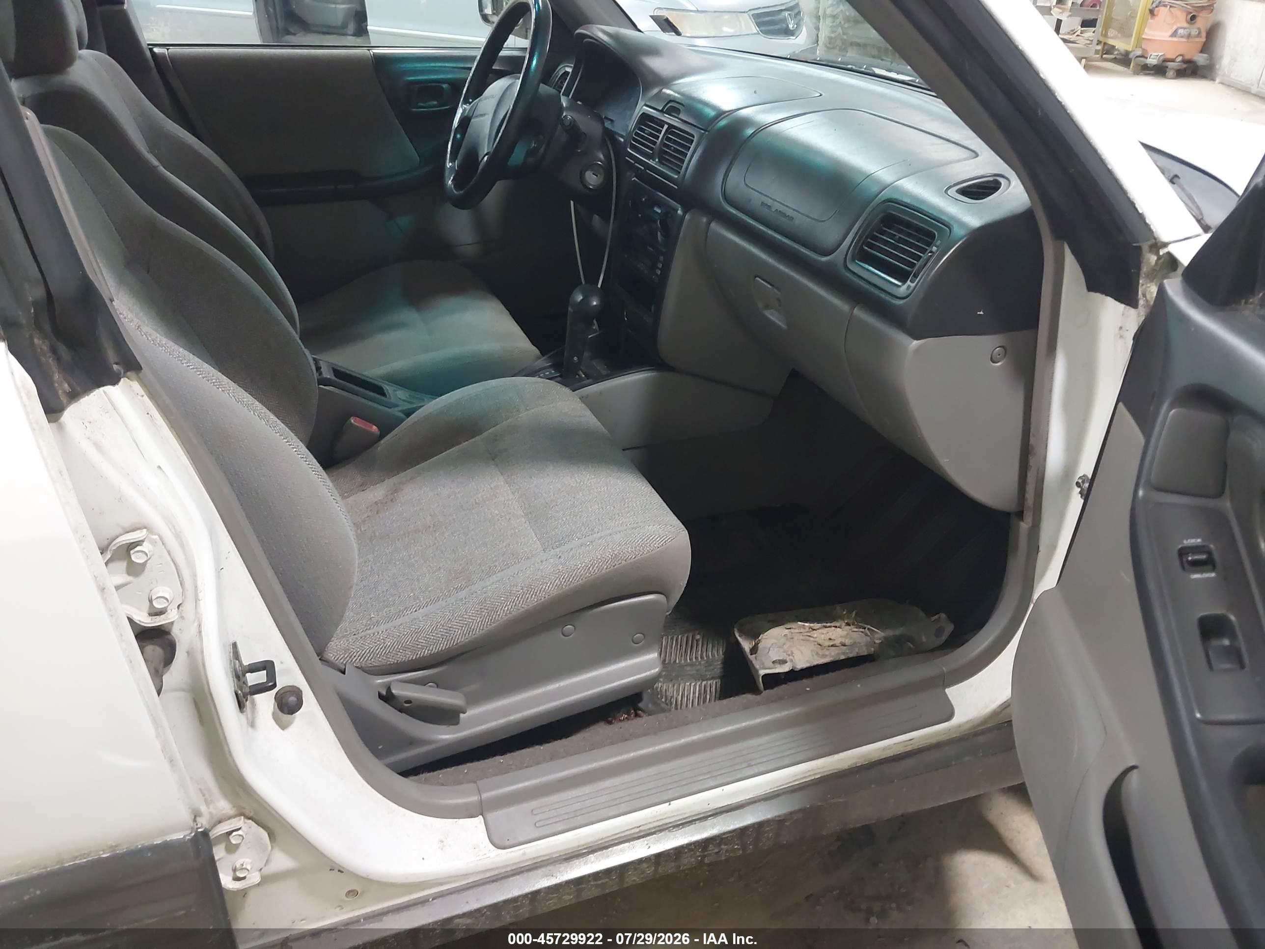2002 Subaru Forester L White vin: JF1SF635X2H701124