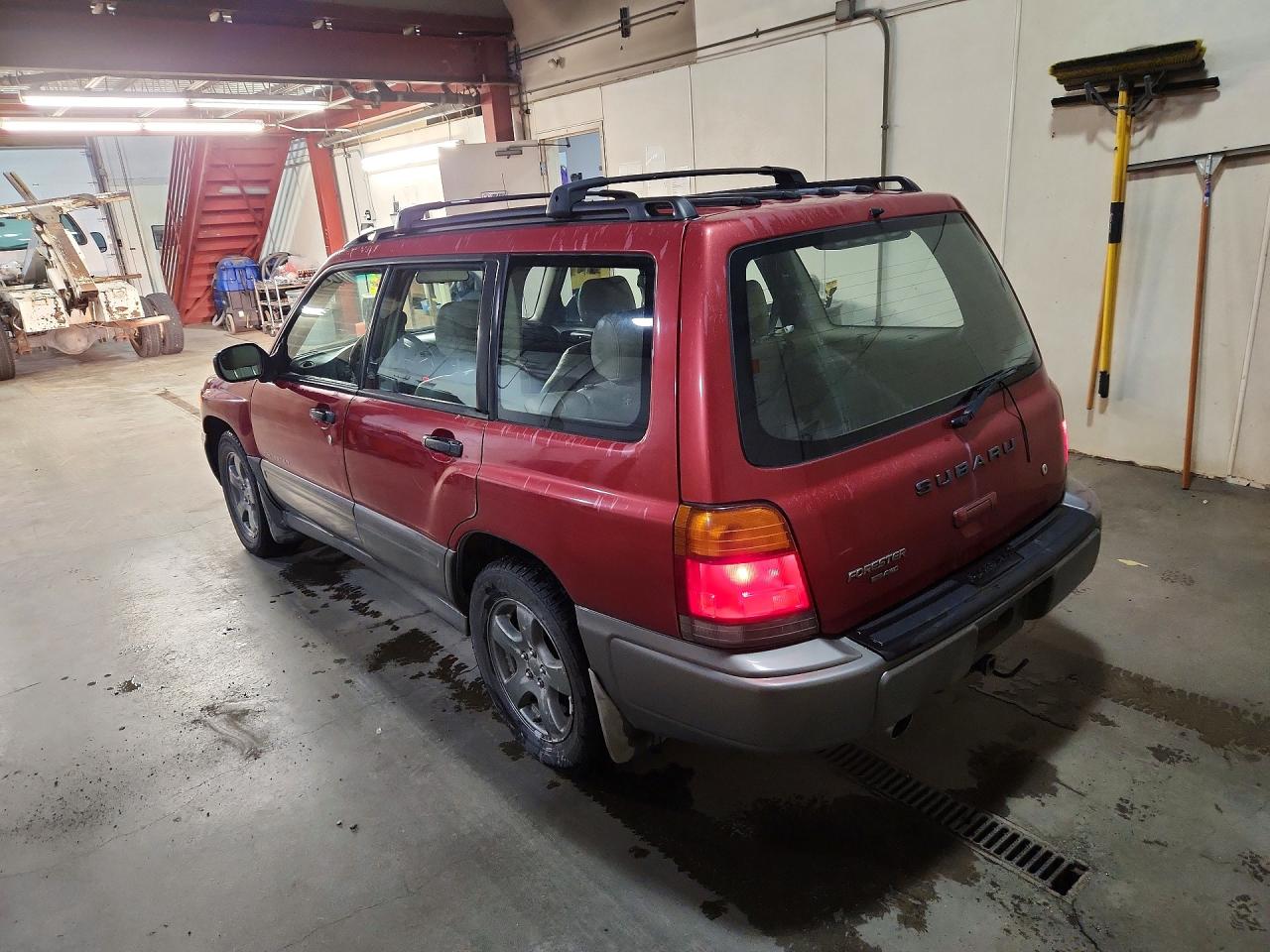 1998 Subaru Forester S Red vin: JF1SF6550WG706521