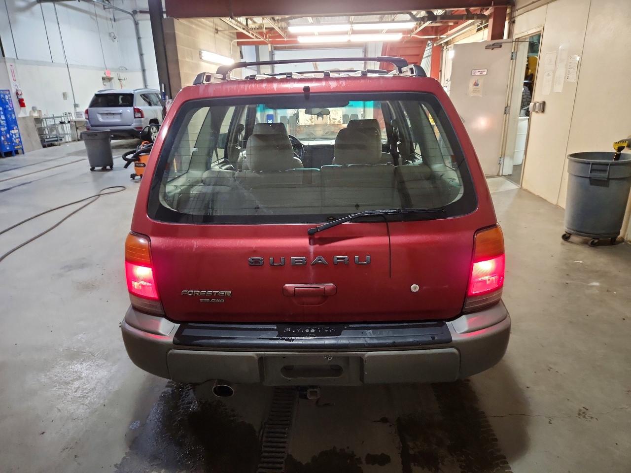 1998 Subaru Forester S Red vin: JF1SF6550WG706521