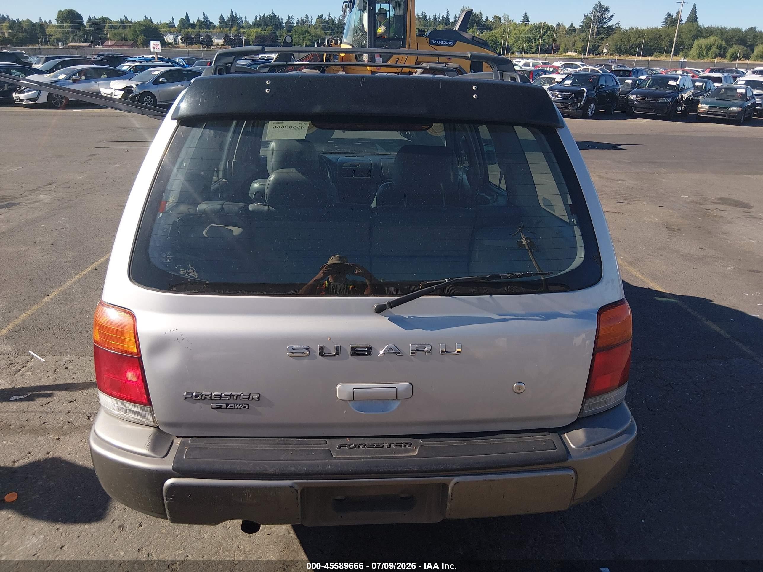 2000 Subaru Forester S Silver vin: JF1SF6553YH716263