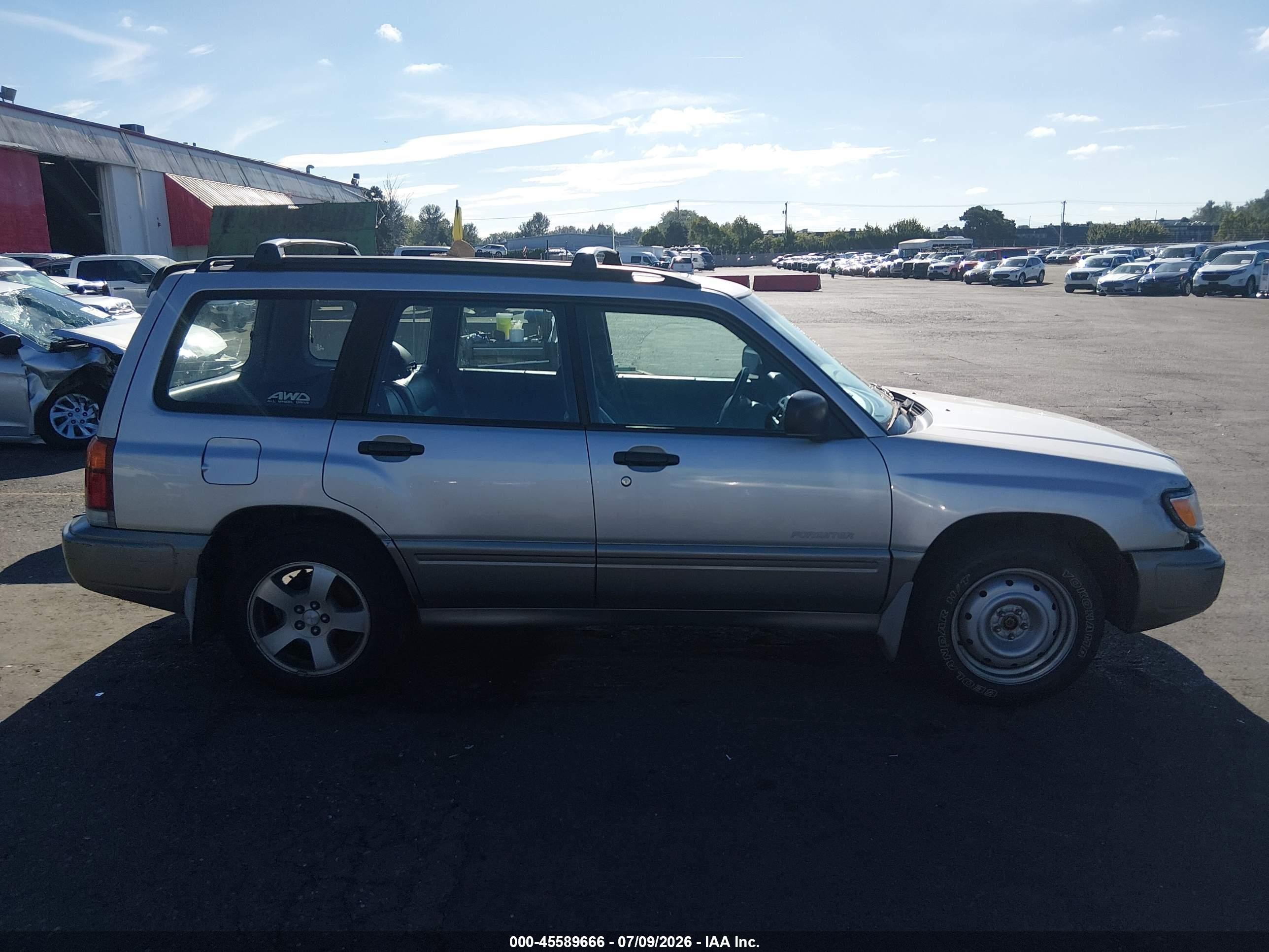 2000 Subaru Forester S Silver vin: JF1SF6553YH716263