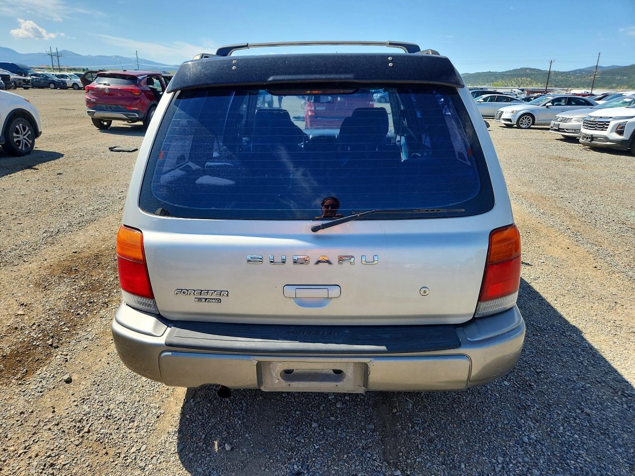 2000 Subaru Forester S Silver vin: JF1SF6557YH715729