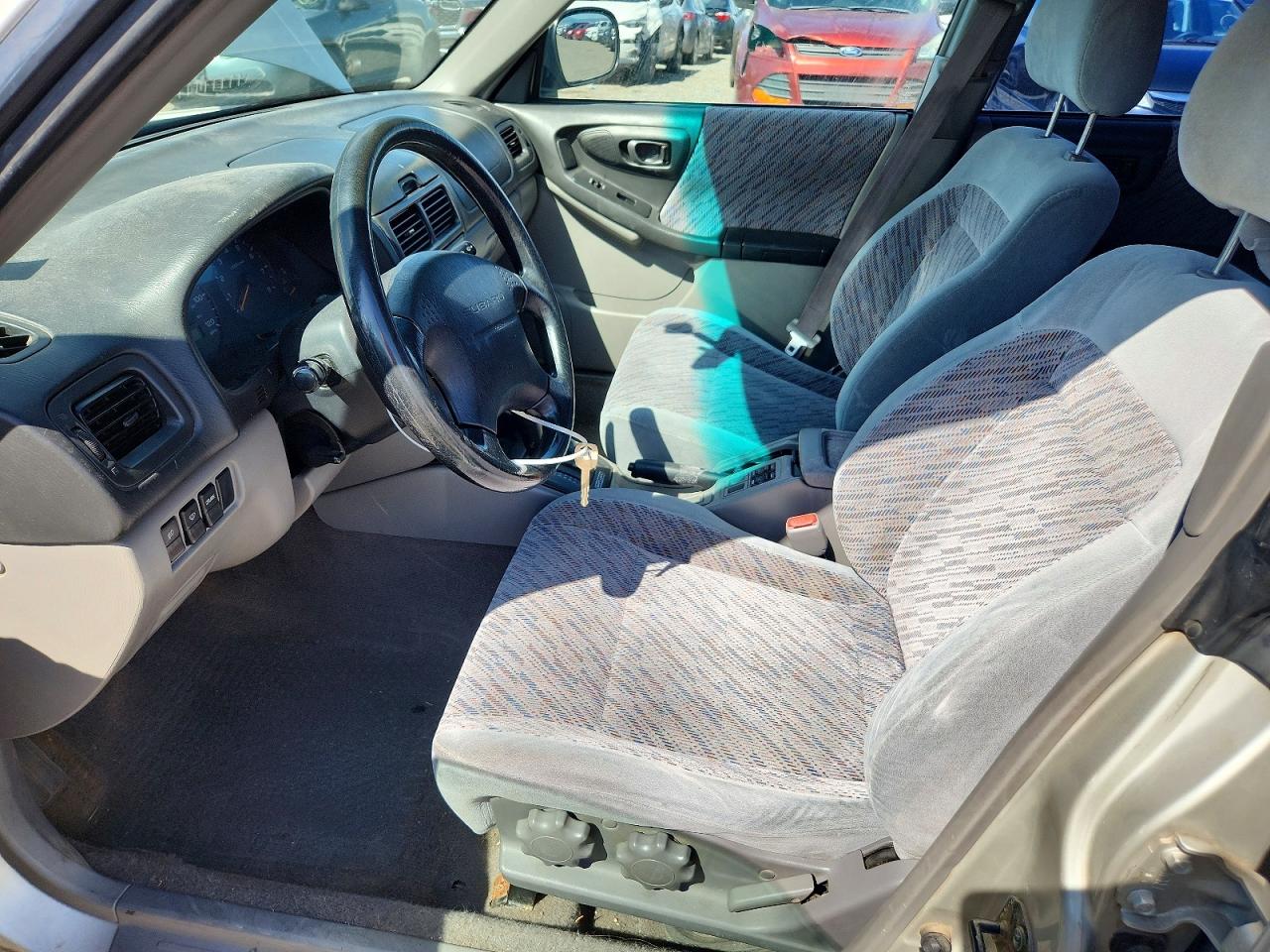 2000 Subaru Forester S Silver vin: JF1SF6557YH715729