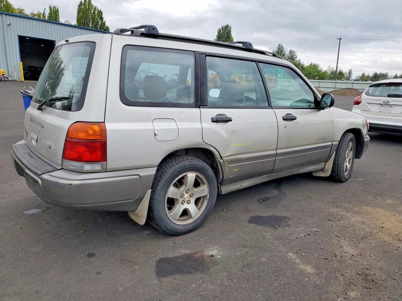 1999 Subaru Forester S Beige vin: JF1SF655XXG748535
