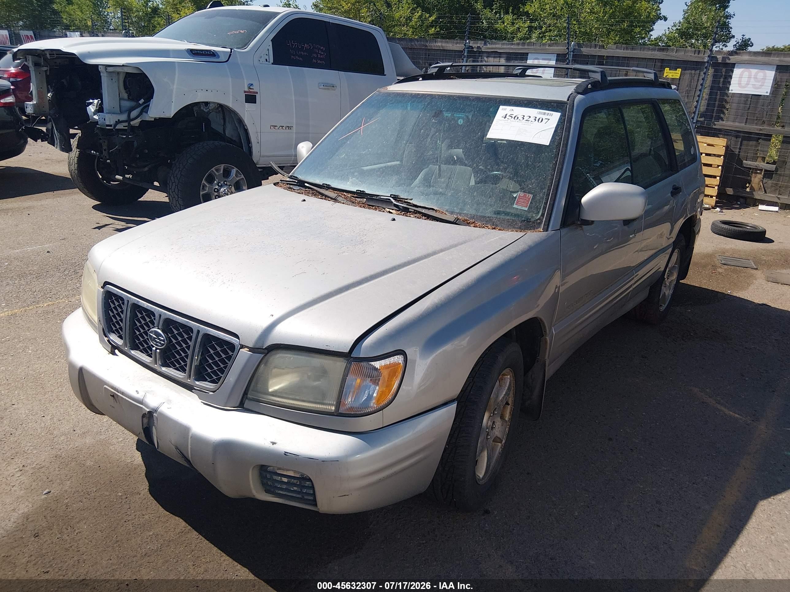 2001 Subaru Forester S Silver vin: JF1SF65671H722811