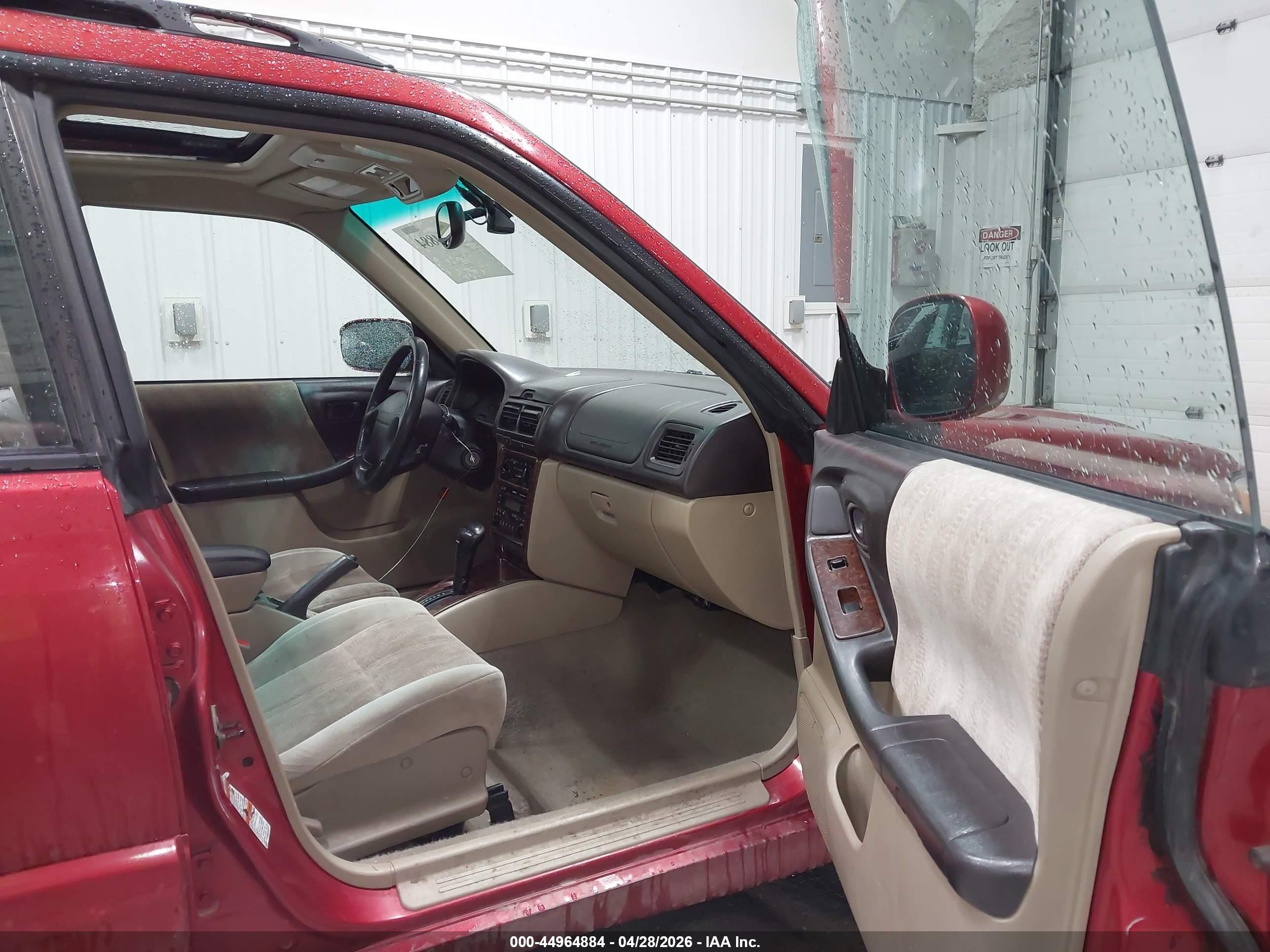 2001 Subaru Forester S Red vin: JF1SF65681H735471
