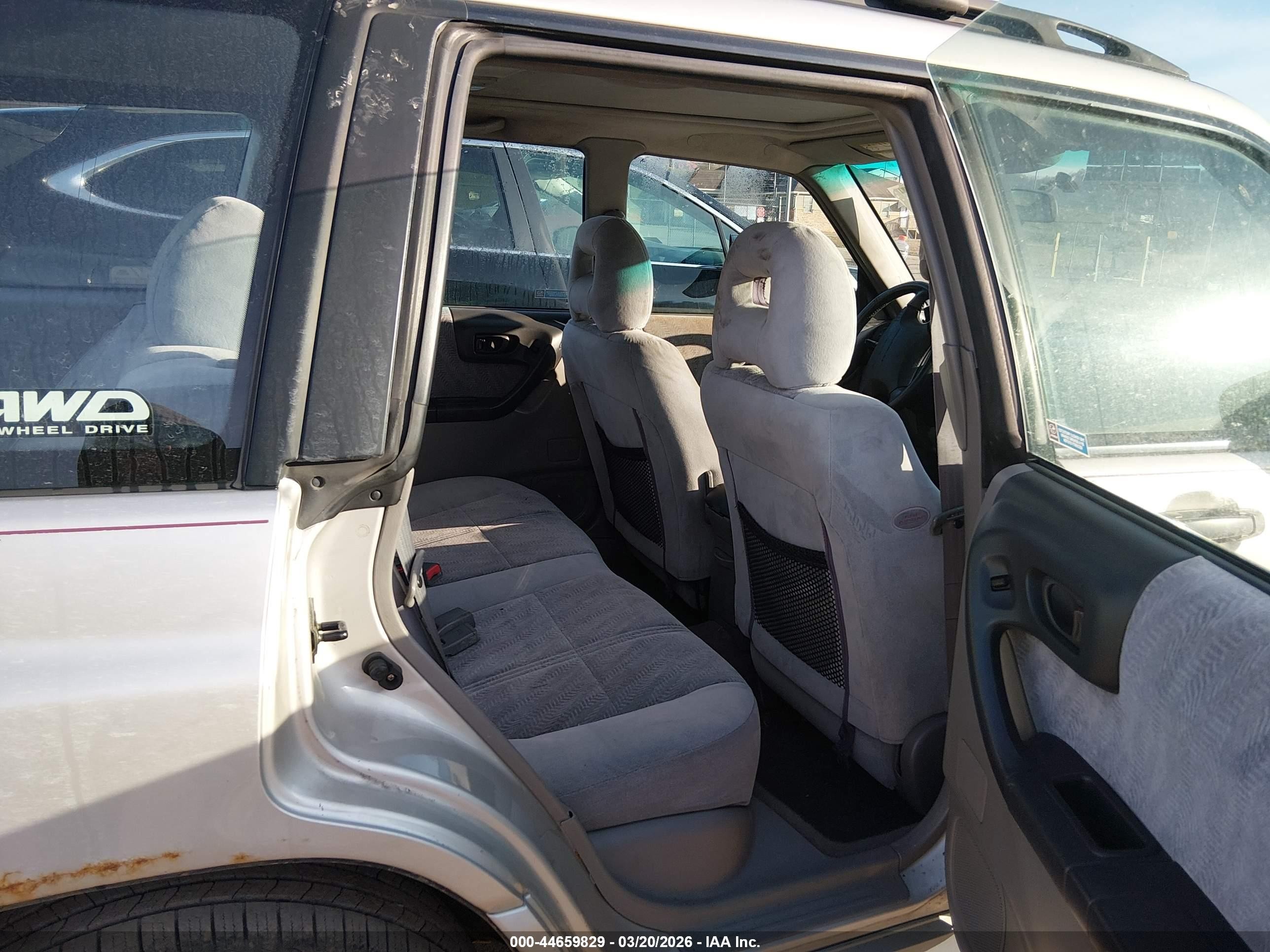 2001 Subaru Forester S Silver vin: JF1SF65681H741691