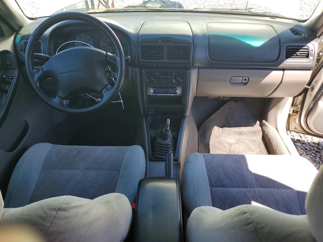 2001 Subaru Forester S Tan vin: JF1SF656X1G729354