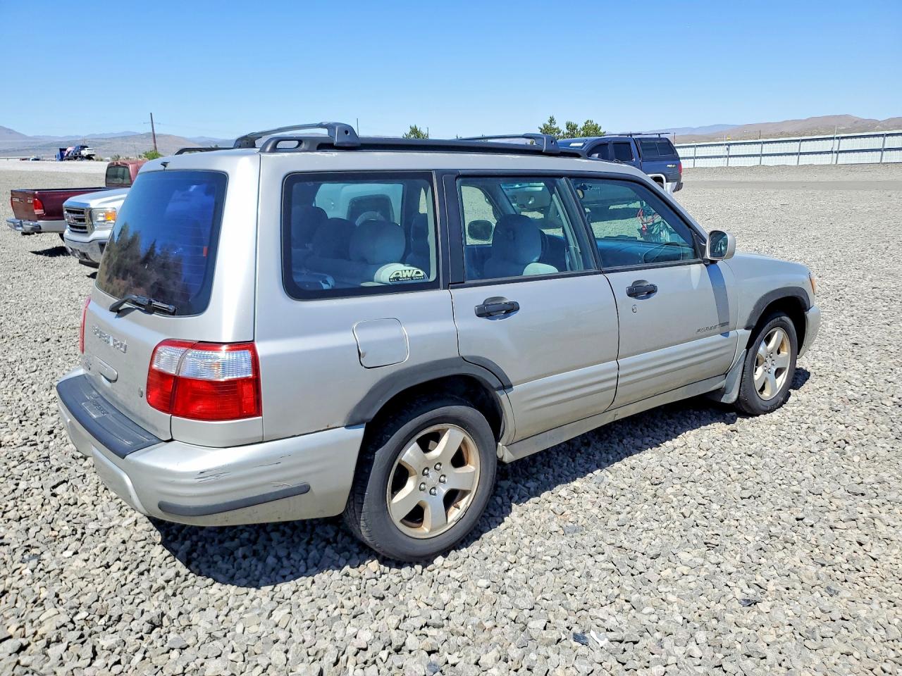 2001 Subaru Forester S Tan vin: JF1SF656X1G729354