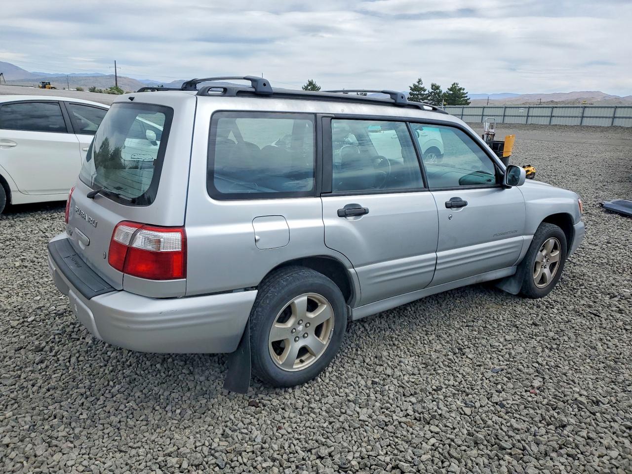 2002 Subaru Forester S Silver vin: JF1SF656X2H719550