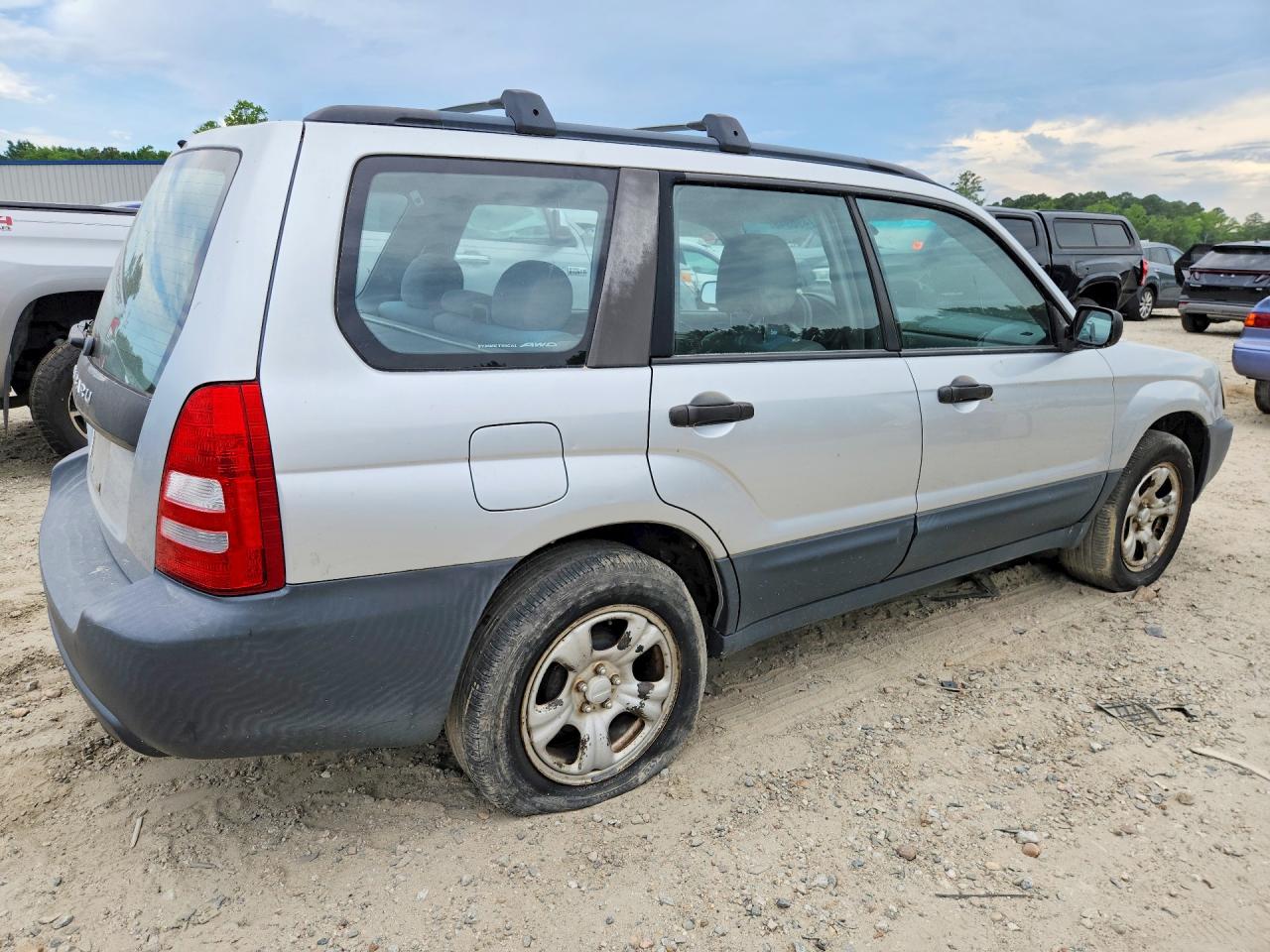 2005 Subaru Forester Silver vin: JF1SG63605H723322