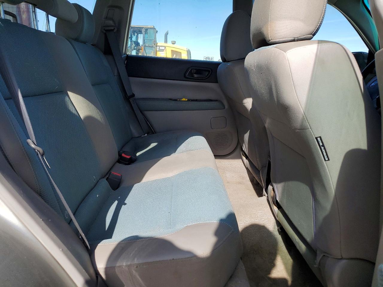 2005 Subaru Forester 2.5x Silver vin: JF1SG63605H730643