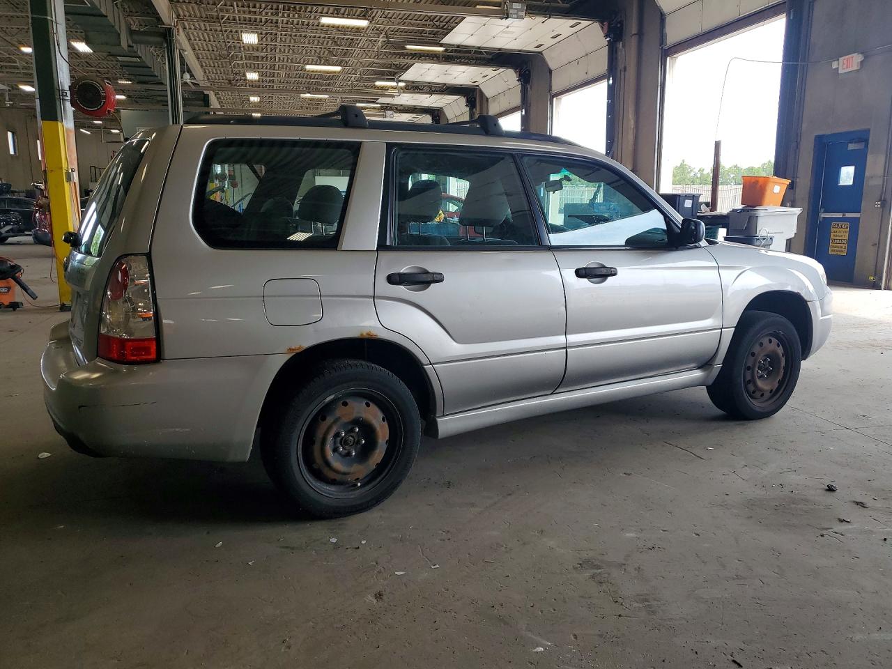 2007 Subaru Forester 2.5x Silver vin: JF1SG63607H711044