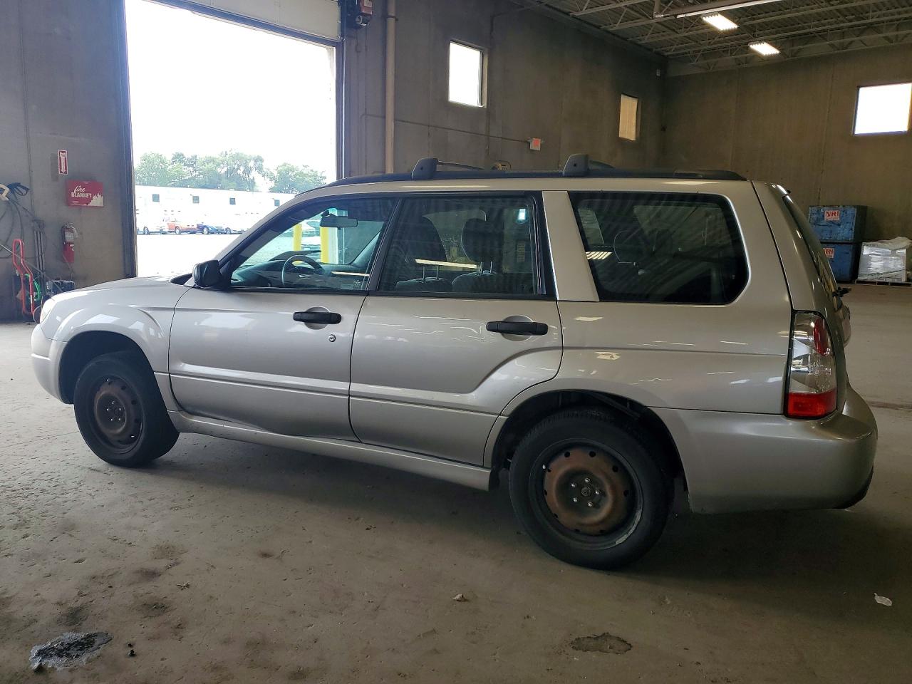2007 Subaru Forester 2.5x Silver vin: JF1SG63607H711044