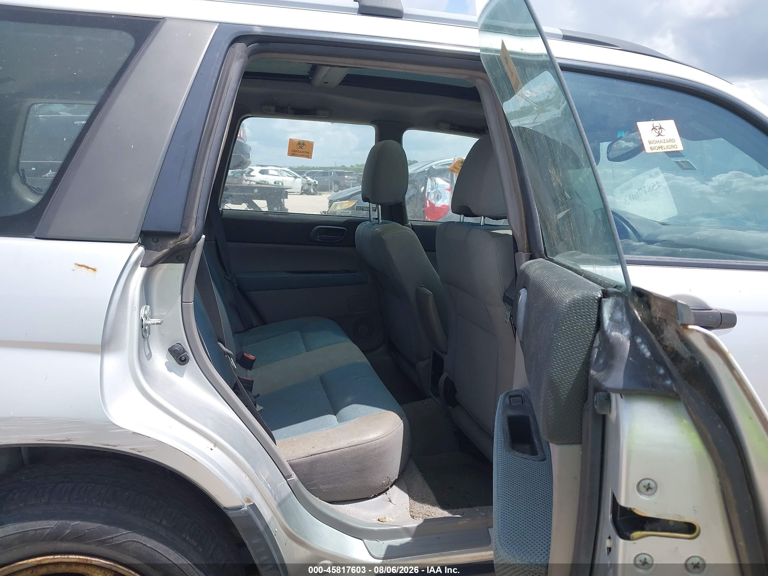 2005 Subaru Forester 2.5x Silver vin: JF1SG63625H718591