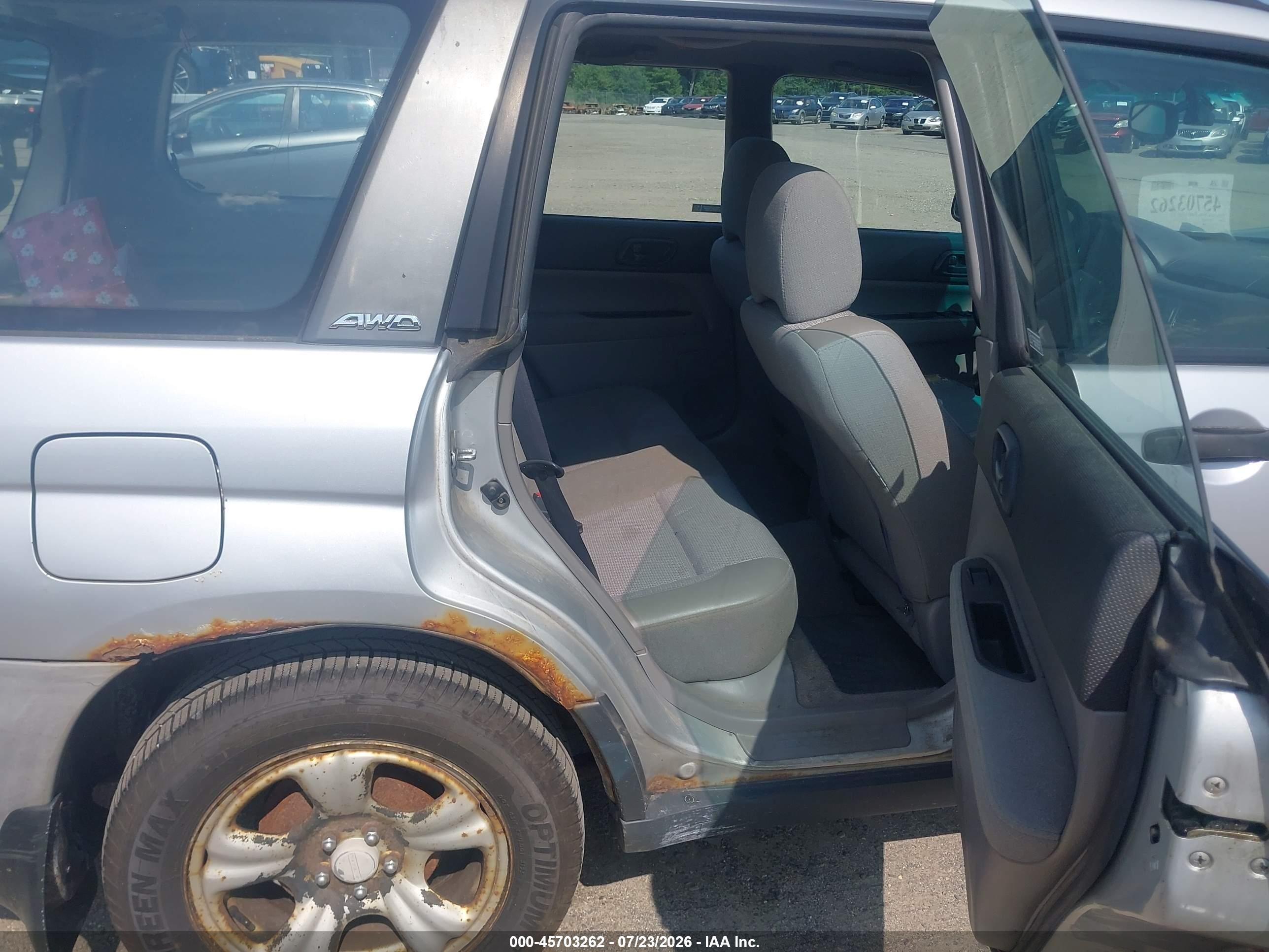 2004 Subaru Forester 2.5x Silver vin: JF1SG63634H710207