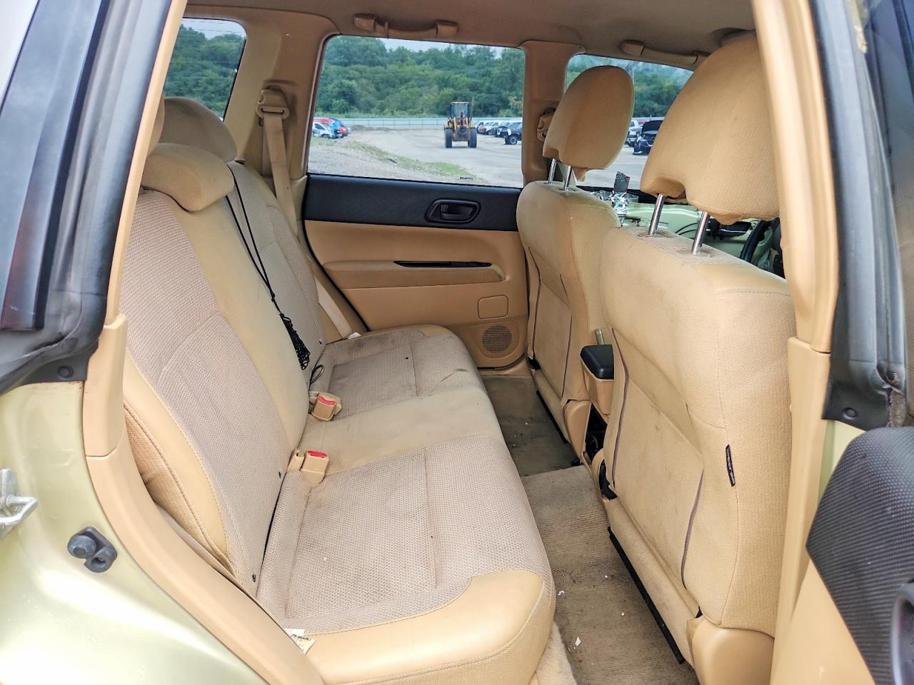 2004 Subaru Forester 2.5x Cream vin: JF1SG63644H707140