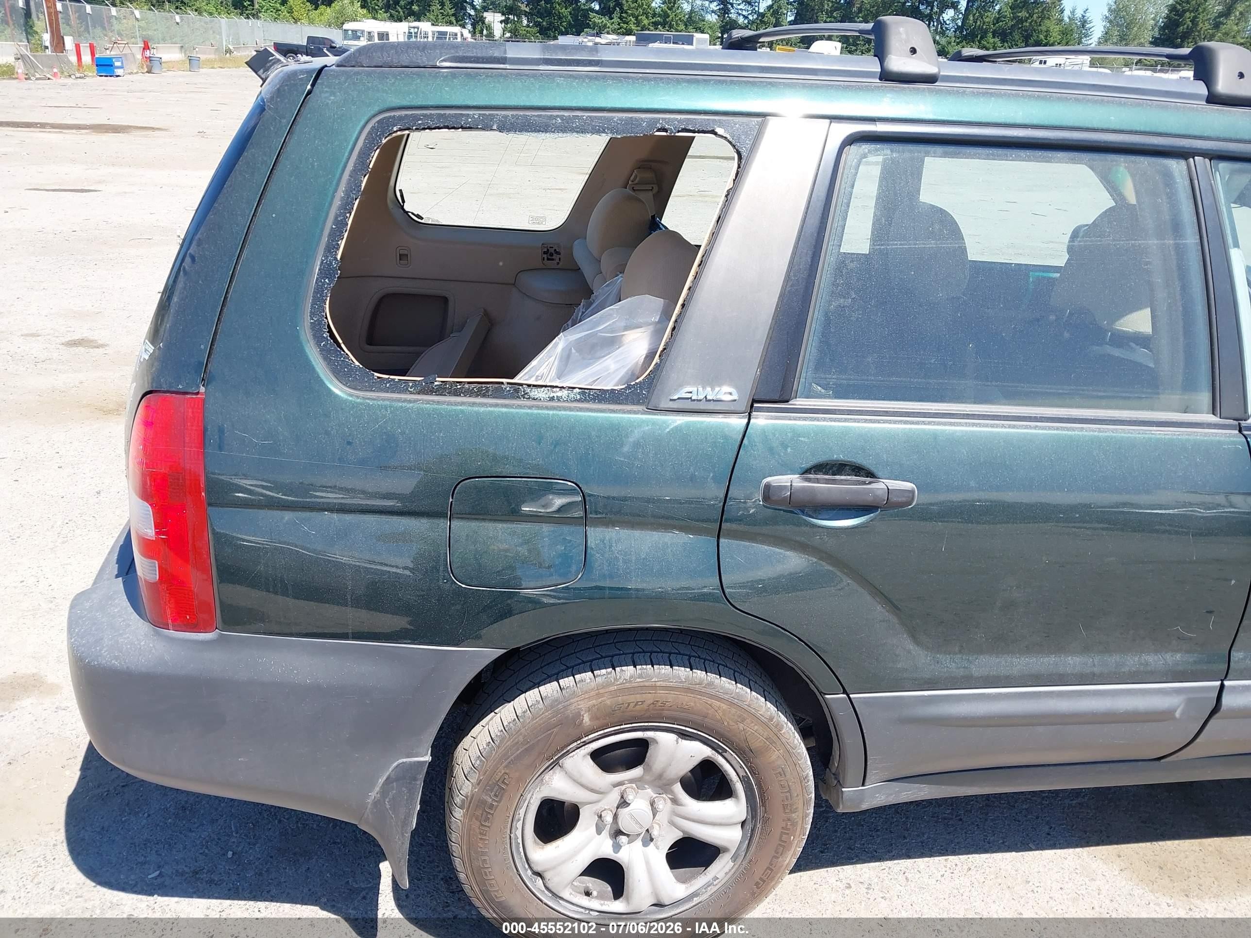 2004 Subaru Forester 2.5x Black vin: JF1SG63644H720339