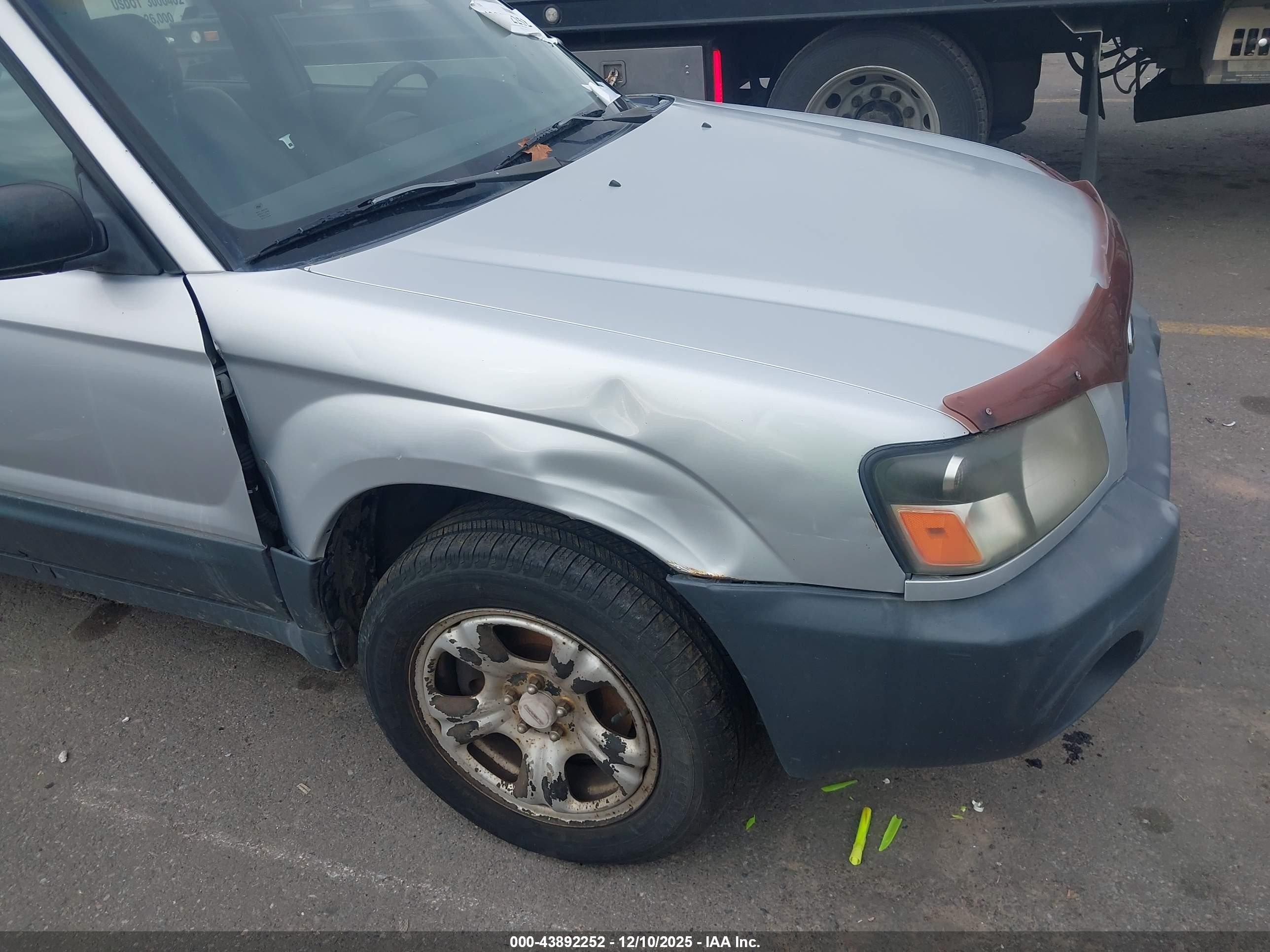 2005 Subaru Forester 2.5x Серебряный vin: JF1SG63645G726665