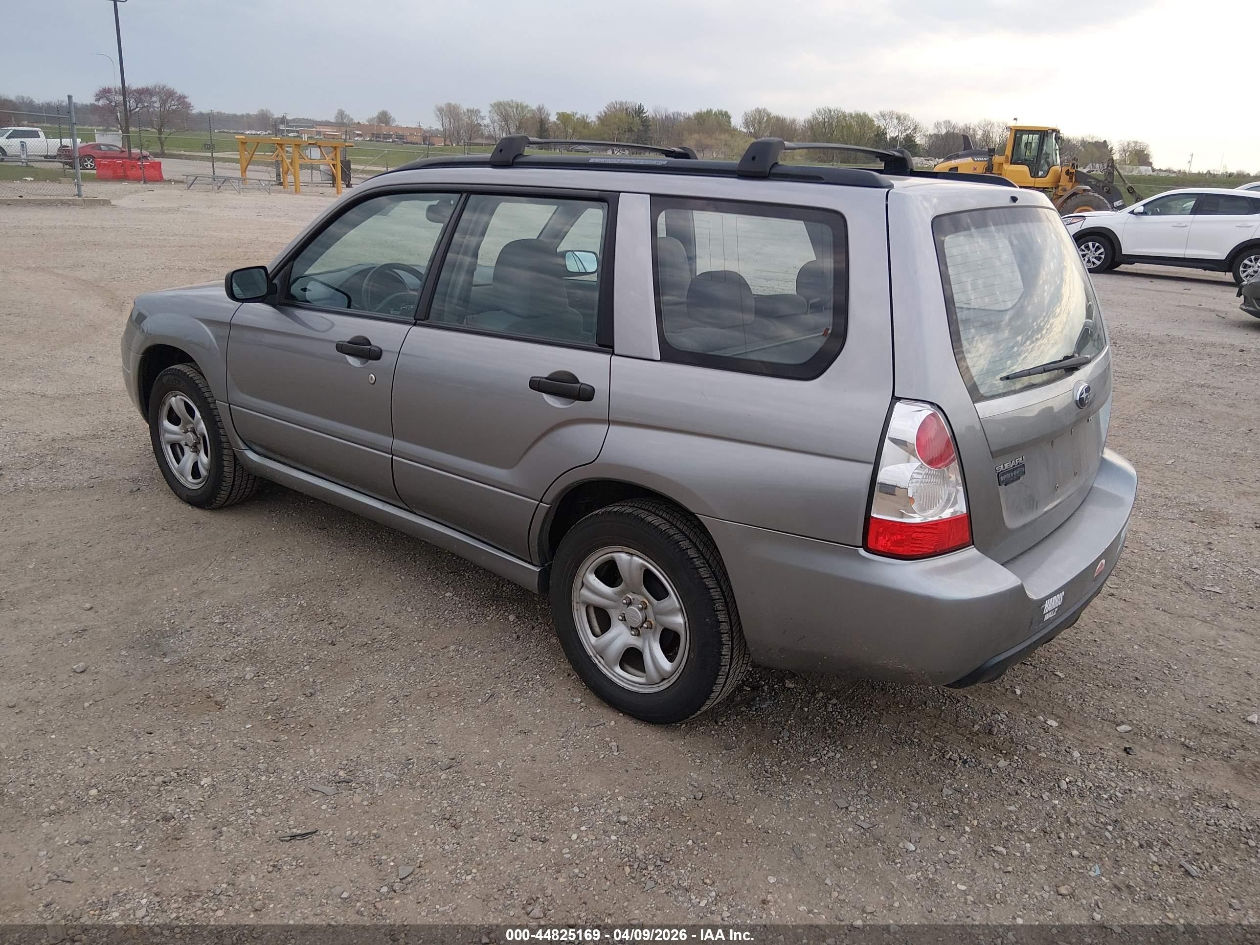 2007 Subaru Forester 2.5x Silver vin: JF1SG63657H747666