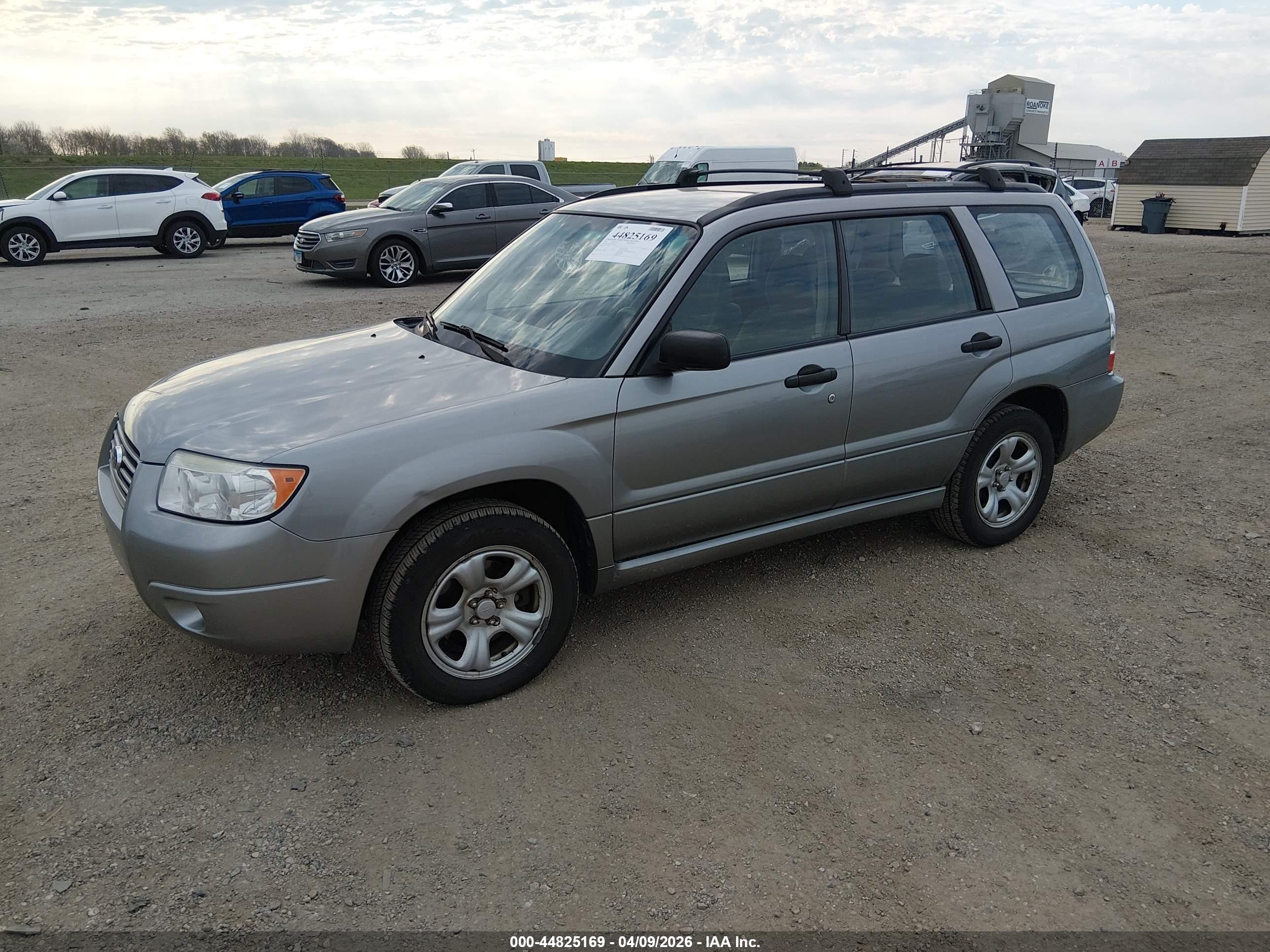2007 Subaru Forester 2.5x Silver vin: JF1SG63657H747666