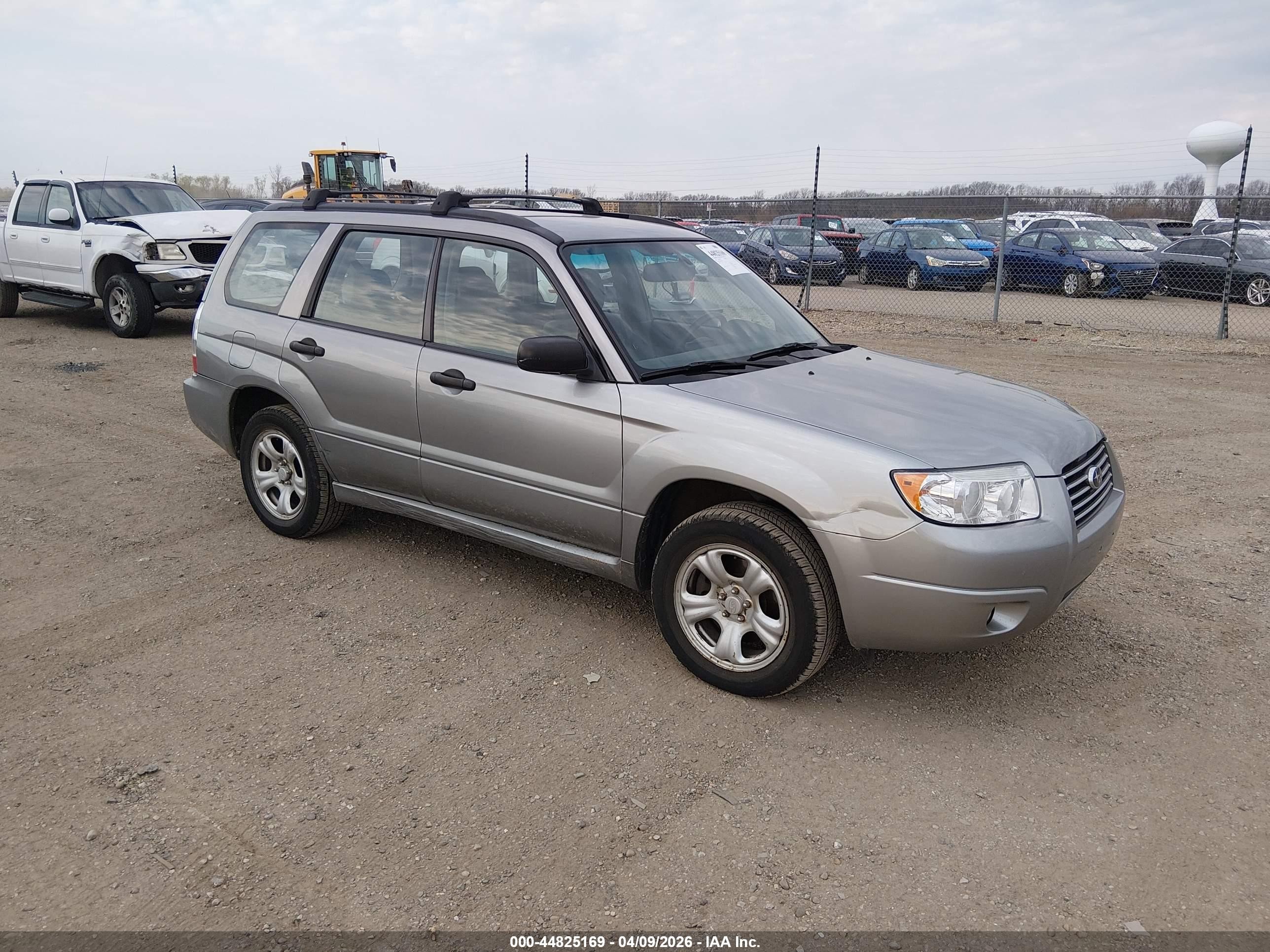 2007 Subaru Forester 2.5x Silver vin: JF1SG63657H747666