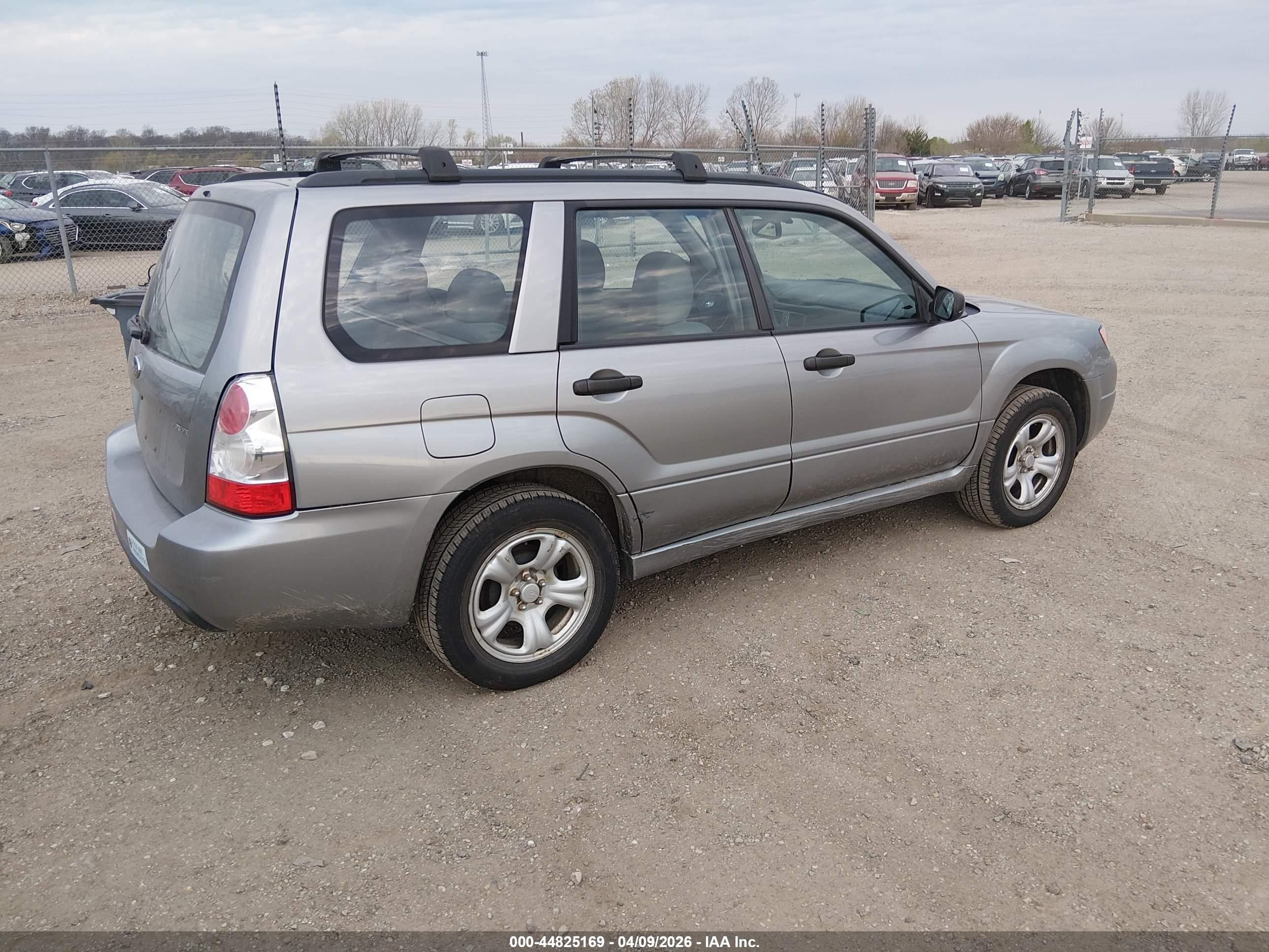 2007 Subaru Forester 2.5x Silver vin: JF1SG63657H747666